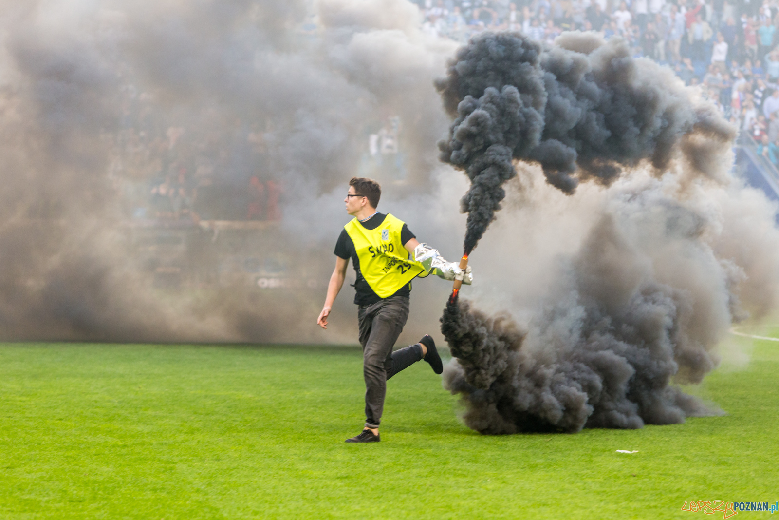 Lech Poznań - Legia Warszawa (zamieszki na stadionie) Foto: lepszyPOZNAN.pl/Piotr Rychter Lech Poznań - Legia Warszawa (zamieszki na stadionie) Foto: lepszyPOZNAN.pl/Piotr Rychter