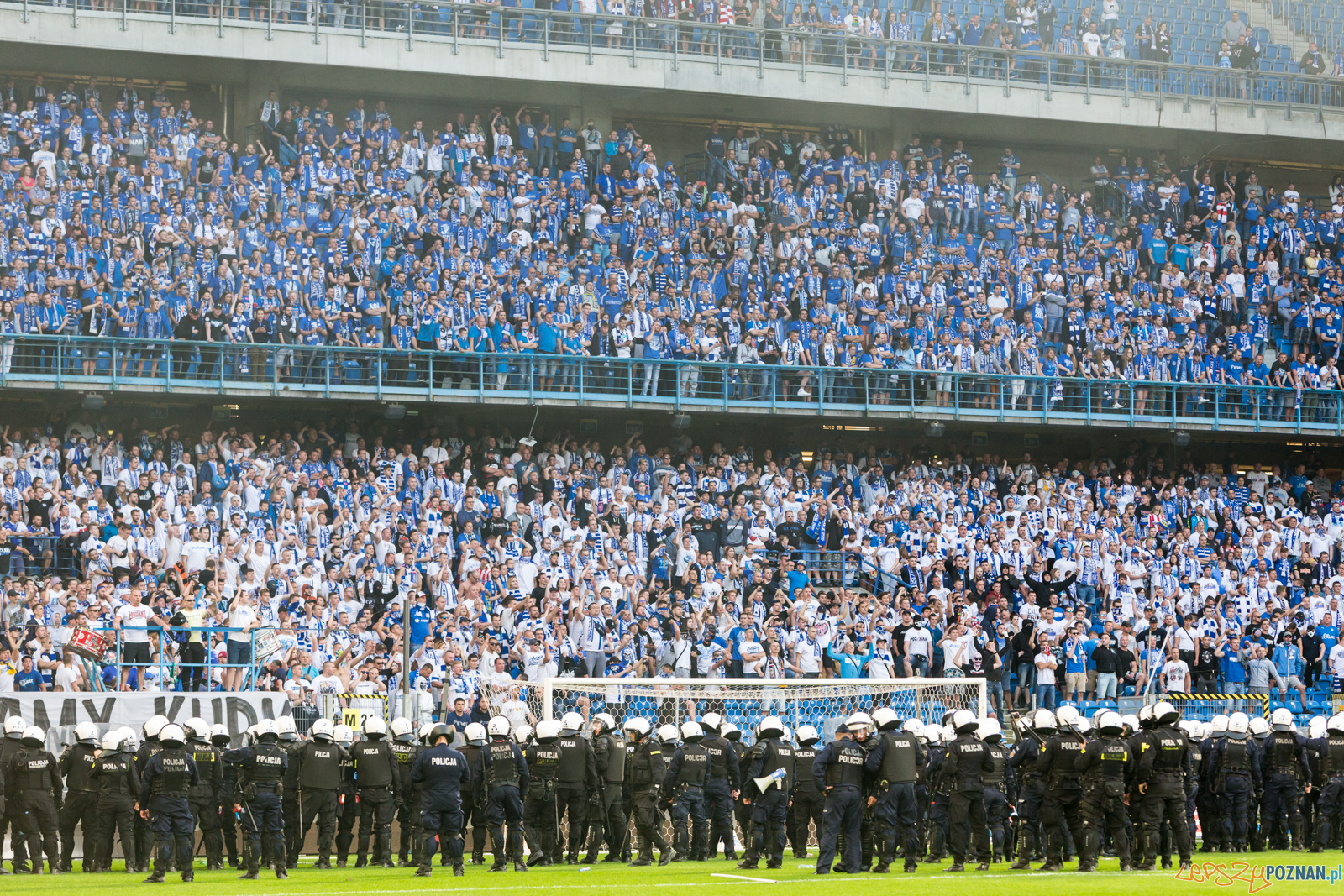 Lech Poznań - Legia Warszawa (zamieszki na stadionie) Foto: lepszyPOZNAN.pl/Piotr Rychter Lech Poznań - Legia Warszawa (zamieszki na stadionie) Foto: lepszyPOZNAN.pl/Piotr Rychter