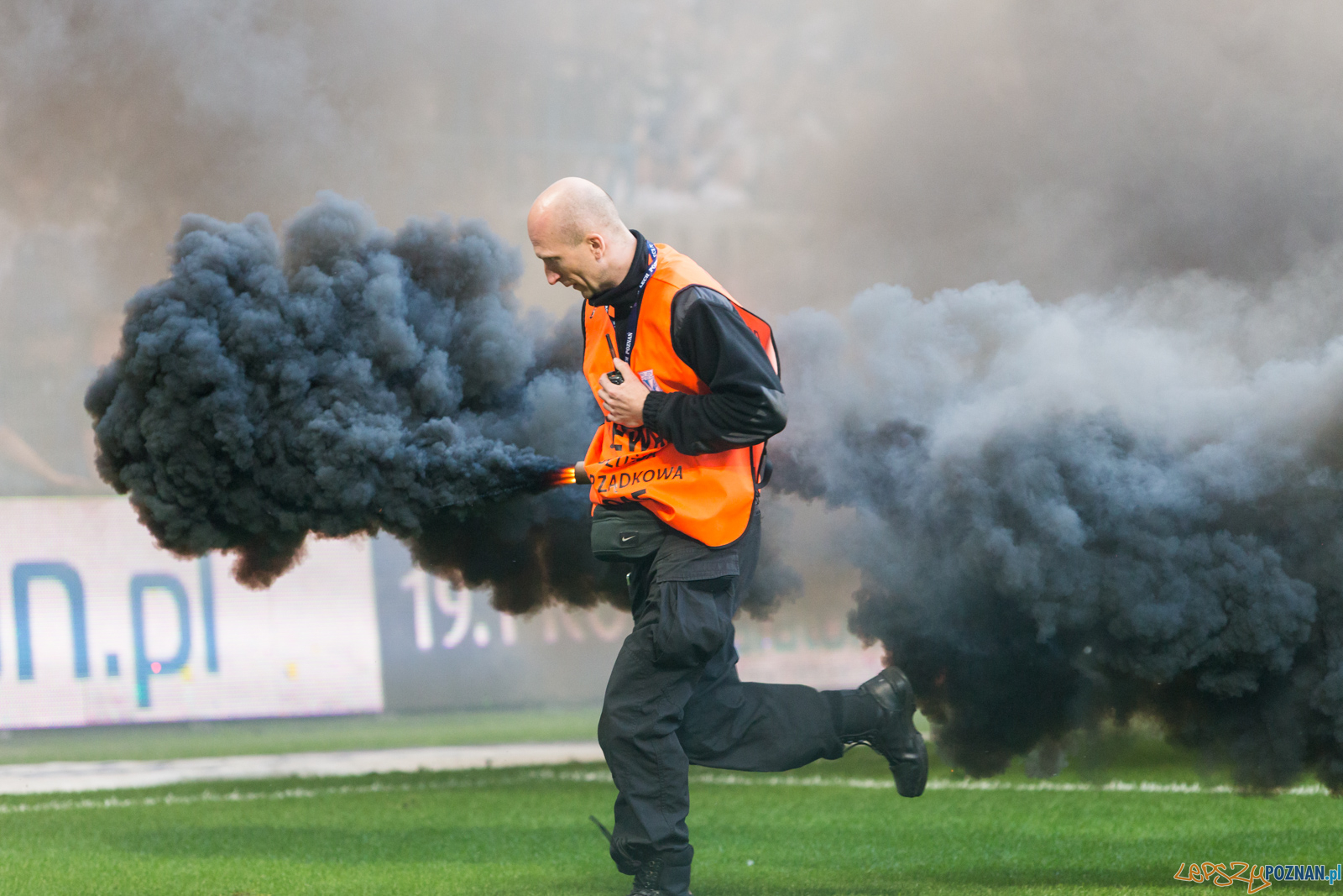 Lech Poznań - Legia Warszawa (zamieszki na stadionie) Foto: lepszyPOZNAN.pl/Piotr Rychter Lech Poznań - Legia Warszawa (zamieszki na stadionie) Foto: lepszyPOZNAN.pl/Piotr Rychter