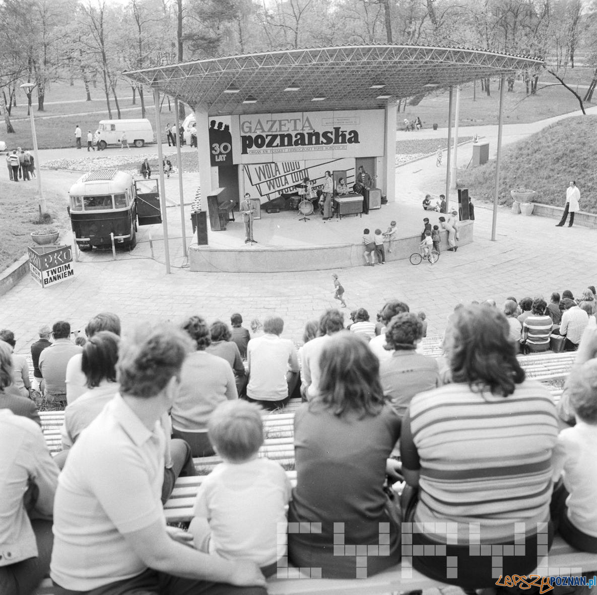 Amfiteatr Park Tysiaclecia - 30 lat Gazeta Poznanska 10.05.75 Foto: Stanisław Wiktor / Cyryl Amfiteatr Park Tysiaclecia - 30 lat Gazeta Poznanska 10.05.75 Foto: Stanisław Wiktor / Cyryl