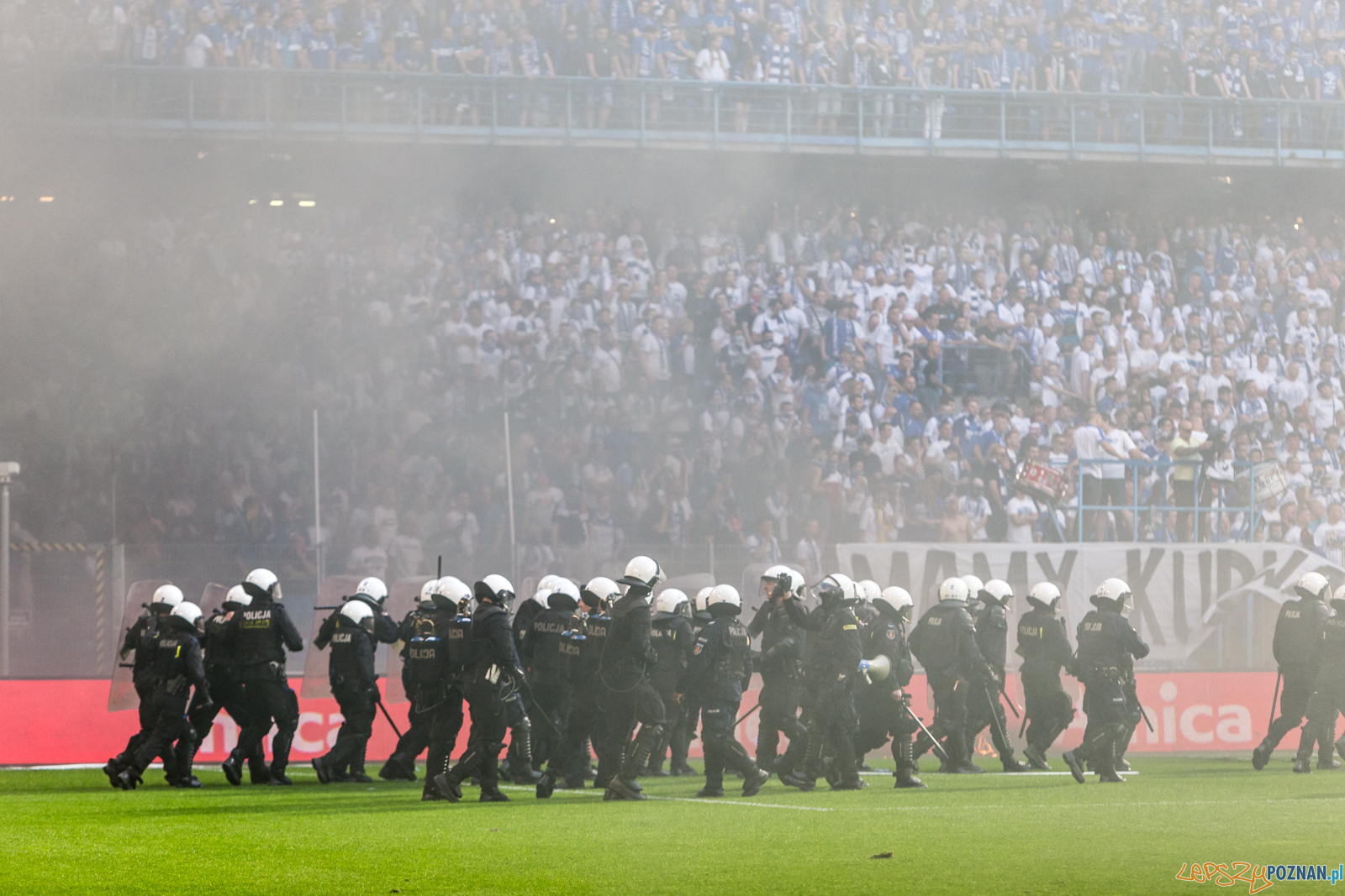 Lech Poznań - Legia Warszawa (zamieszki na stadionie) Foto: lepszyPOZNAN.pl/Piotr Rychter Lech Poznań - Legia Warszawa (zamieszki na stadionie) Foto: lepszyPOZNAN.pl/Piotr Rychter