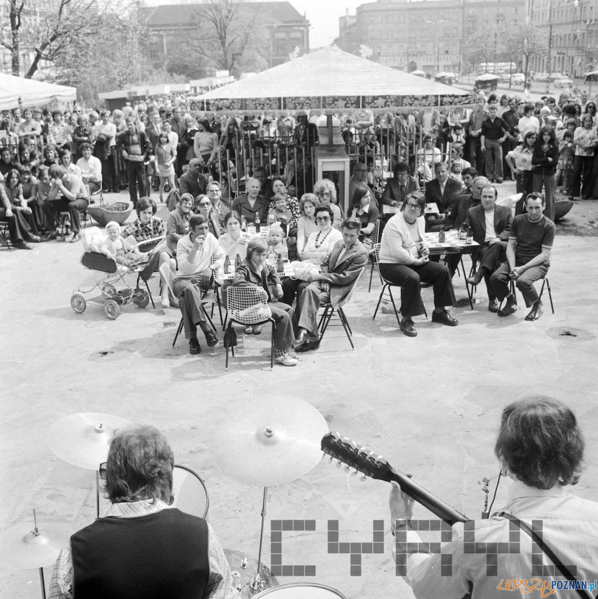 Plac Wolnosci - koncert 30 lat Gazeta Poznanska 10.05.75 Foto: Stanisław Wiktor / Cyryl Plac Wolnosci - koncert 30 lat Gazeta Poznanska 10.05.75 Foto: Stanisław Wiktor / Cyryl