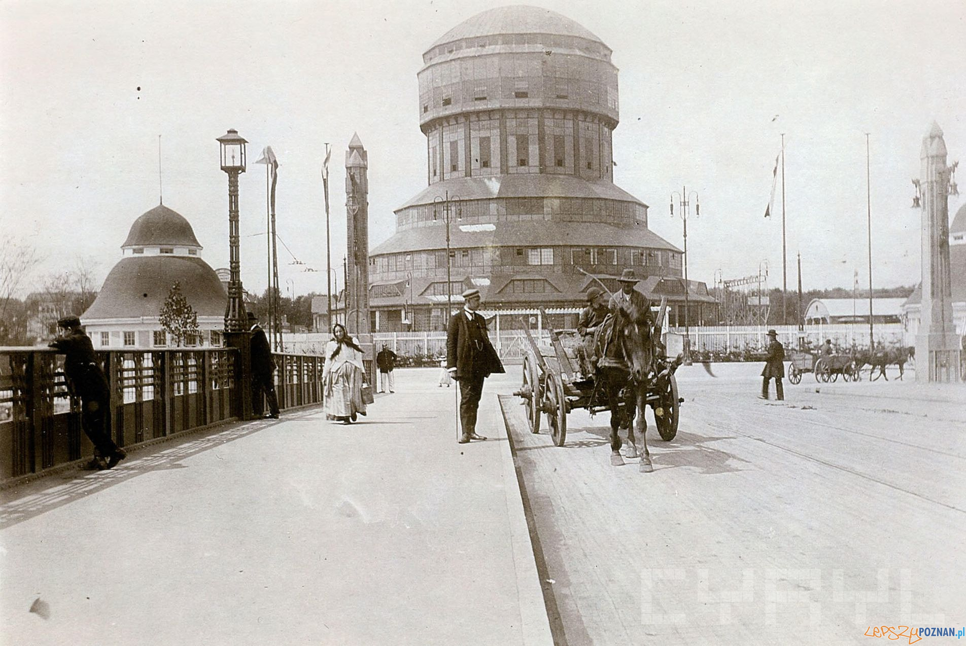 Targi wieża 1911 Foto: Joseph Latzel Ze zb. Brigitte i Everhardta Franßen CK Zamek - Cyryl Targi wieża 1911 Foto: Joseph Latzel Ze zb. Brigitte i Everhardta Franßen CK Zamek - Cyryl