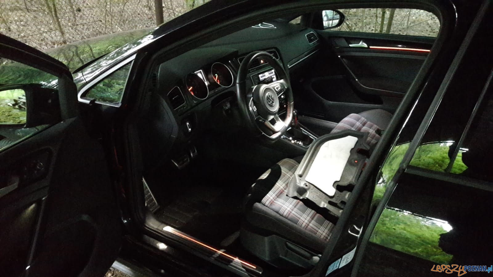 Policjanci odzyskali skradziony samochód Foto: KMP Poznań Policjanci odzyskali skradziony samochód Foto: KMP Poznań