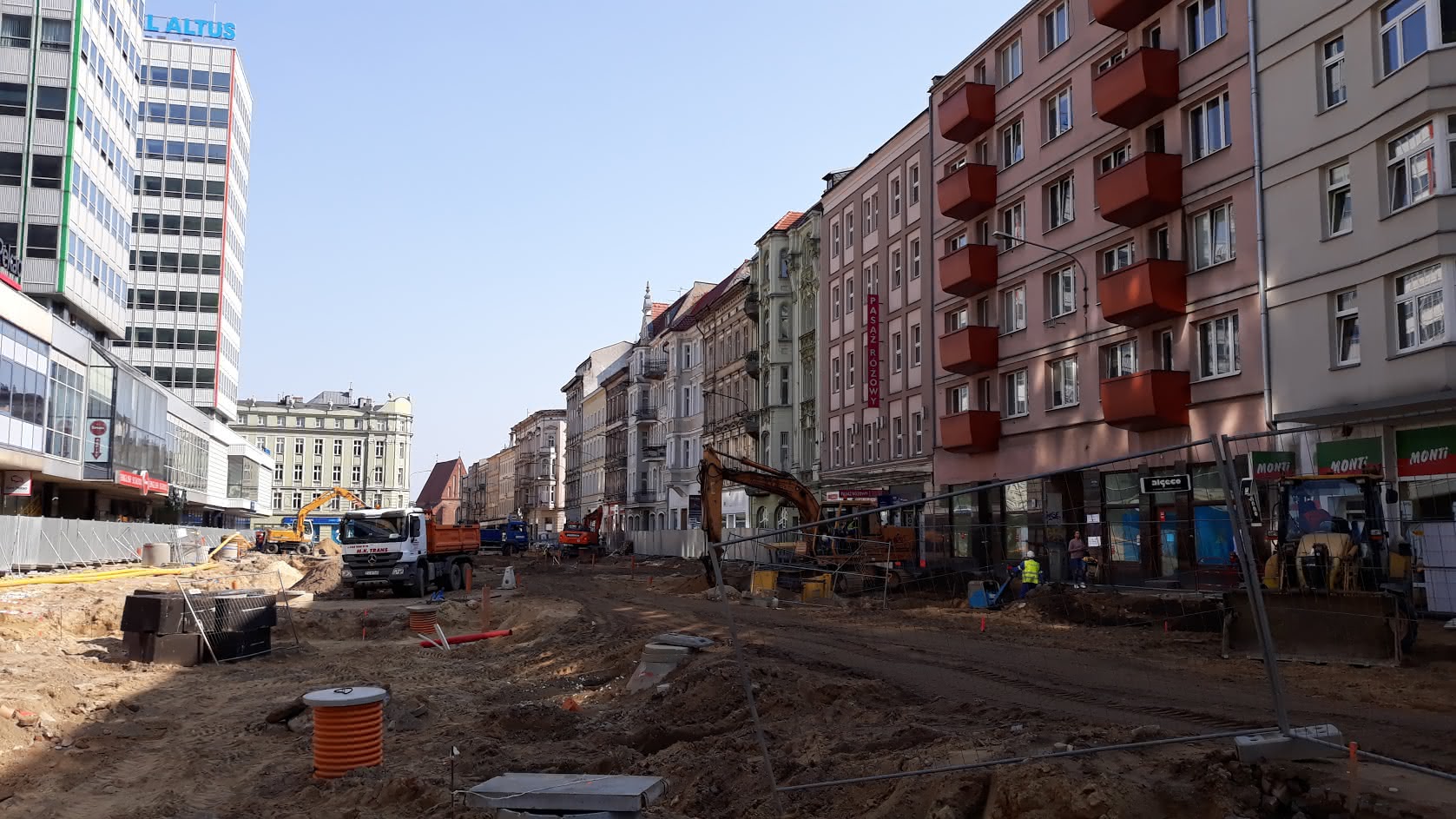 Budowa ul. Św. Marcin - kwiecień 2018 Foto: lepszyPOZNAN / gsm Budowa ul. Św. Marcin - kwiecień 2018 Foto: lepszyPOZNAN / gsm