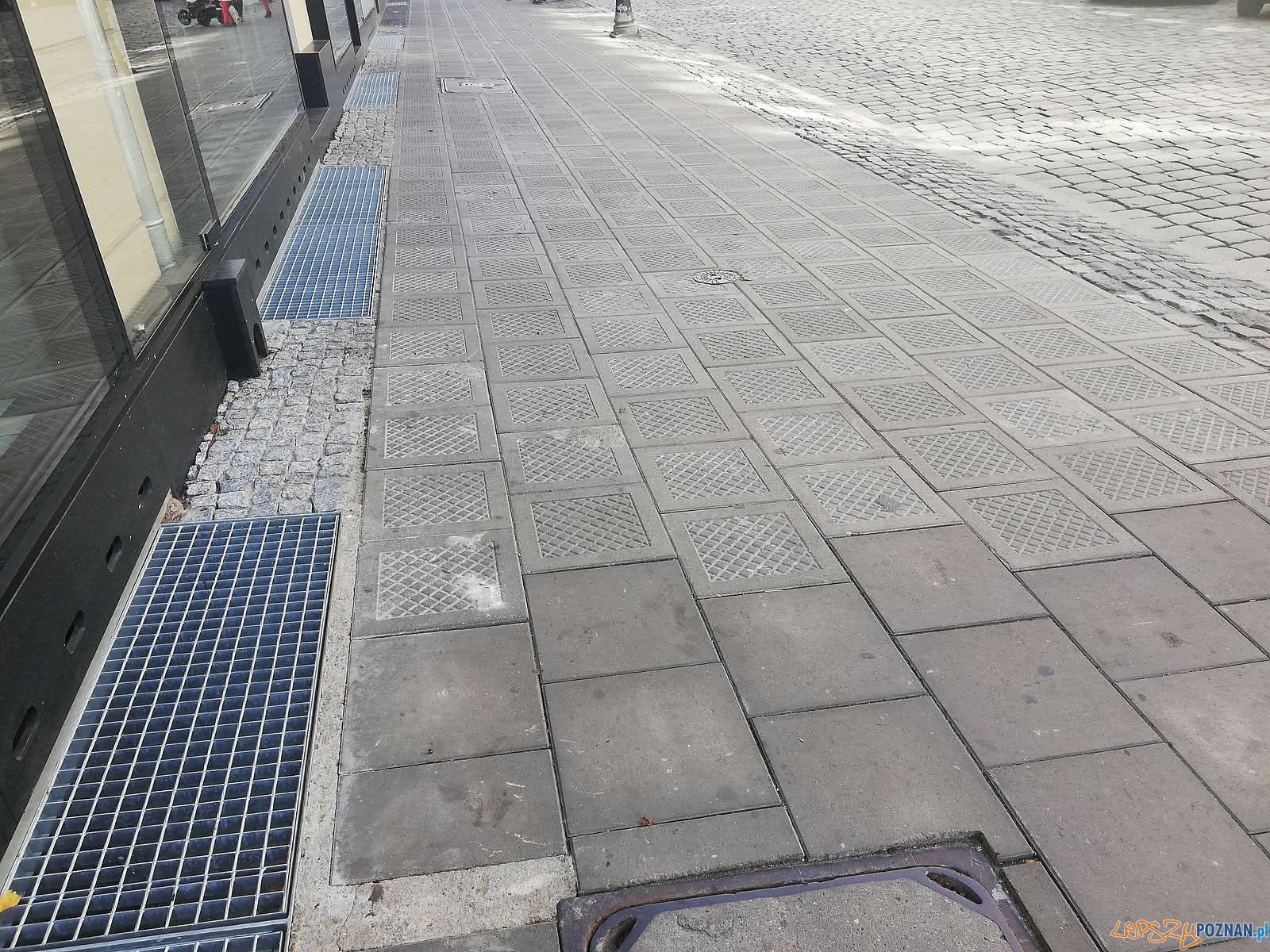 Wielka - Źle wyremontowany chodnik Foto: Wielka - Źle wyremontowany chodnik Foto: