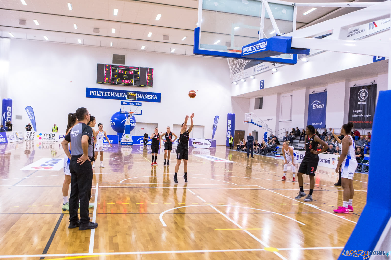 Enea AZS Poznań – Widzew Toruń 81:70 - Poznań 26.10.2018 r. Foto: LepszyPOZNAN.pl / Paweł Rychter Enea AZS Poznań – Widzew Toruń 81:70 - Poznań 26.10.2018 r. Foto: LepszyPOZNAN.pl / Paweł Rychter