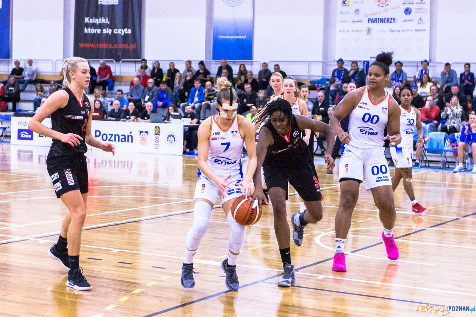 Enea AZS Poznań – Widzew Toruń 81:70 - Poznań 26.10.2018 r. Foto: LepszyPOZNAN.pl / Paweł Rychter Enea AZS Poznań – Widzew Toruń 81:70 - Poznań 26.10.2018 r. Foto: LepszyPOZNAN.pl / Paweł Rychter