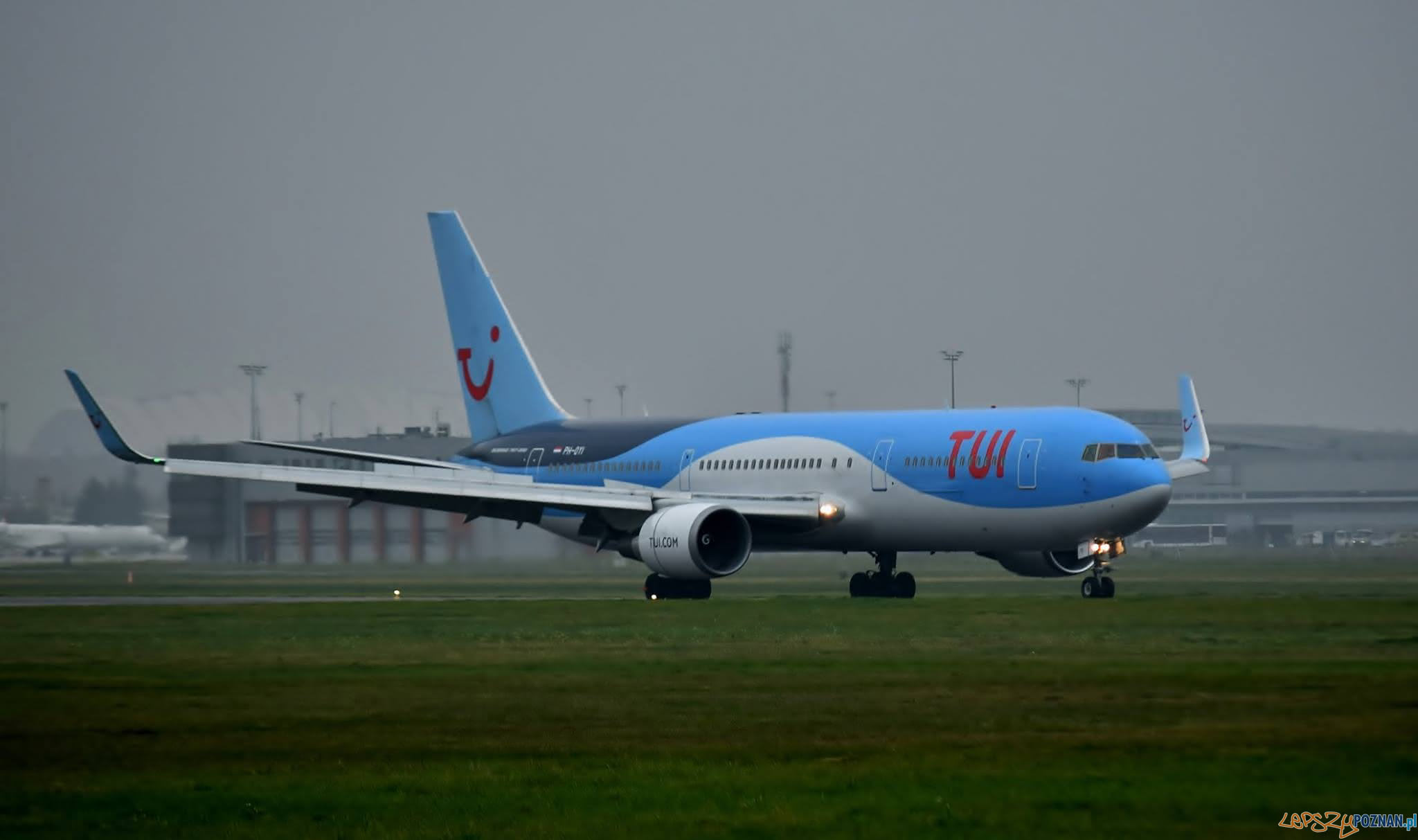 TUI Fly B767 Samolot Ławica - Dominikana Foto: Grzogorz Gwiazda / Port Lotniczy Ławica - materiały prasowe TUI Fly B767 Samolot Ławica - Dominikana Foto: Grzogorz Gwiazda / Port Lotniczy Ławica - materiały prasowe