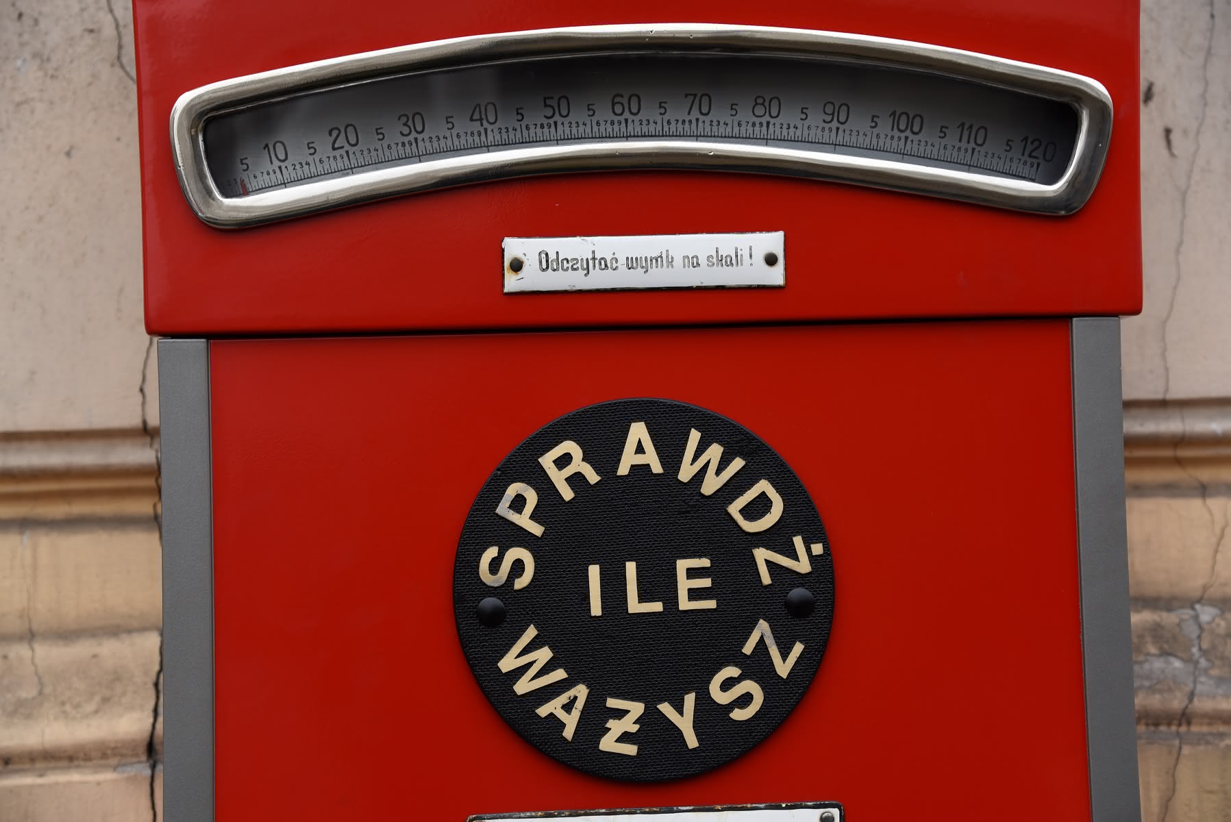 Zabytkowa waga na Alejach Marcinkowskiego Foto: R. Bączkowski / UMP Zabytkowa waga na Alejach Marcinkowskiego Foto: R. Bączkowski / UMP