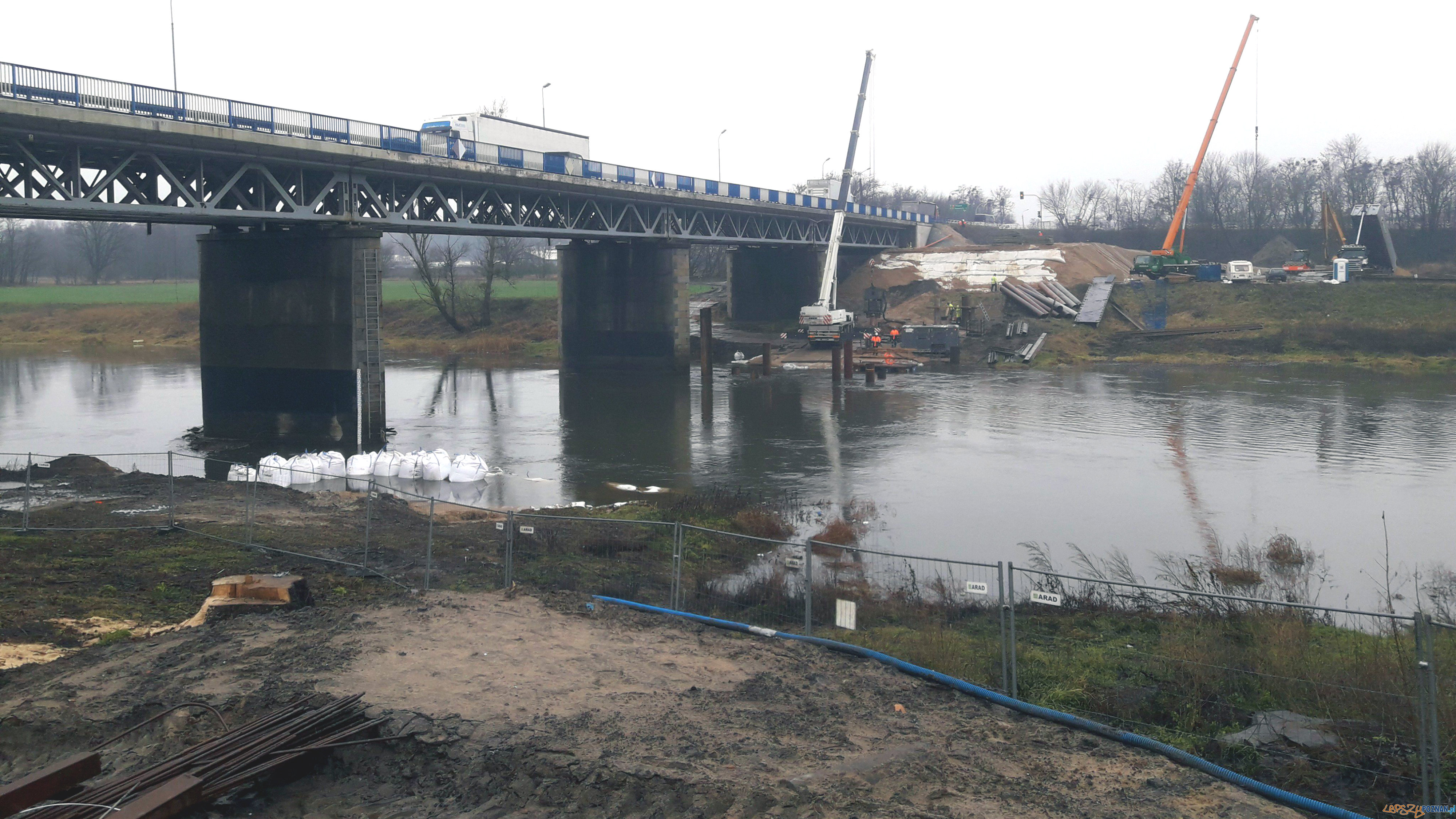 Powstaje tymczasowy most na Warcie Foto: GDDKiA Poznań Powstaje tymczasowy most na Warcie Foto: GDDKiA Poznań