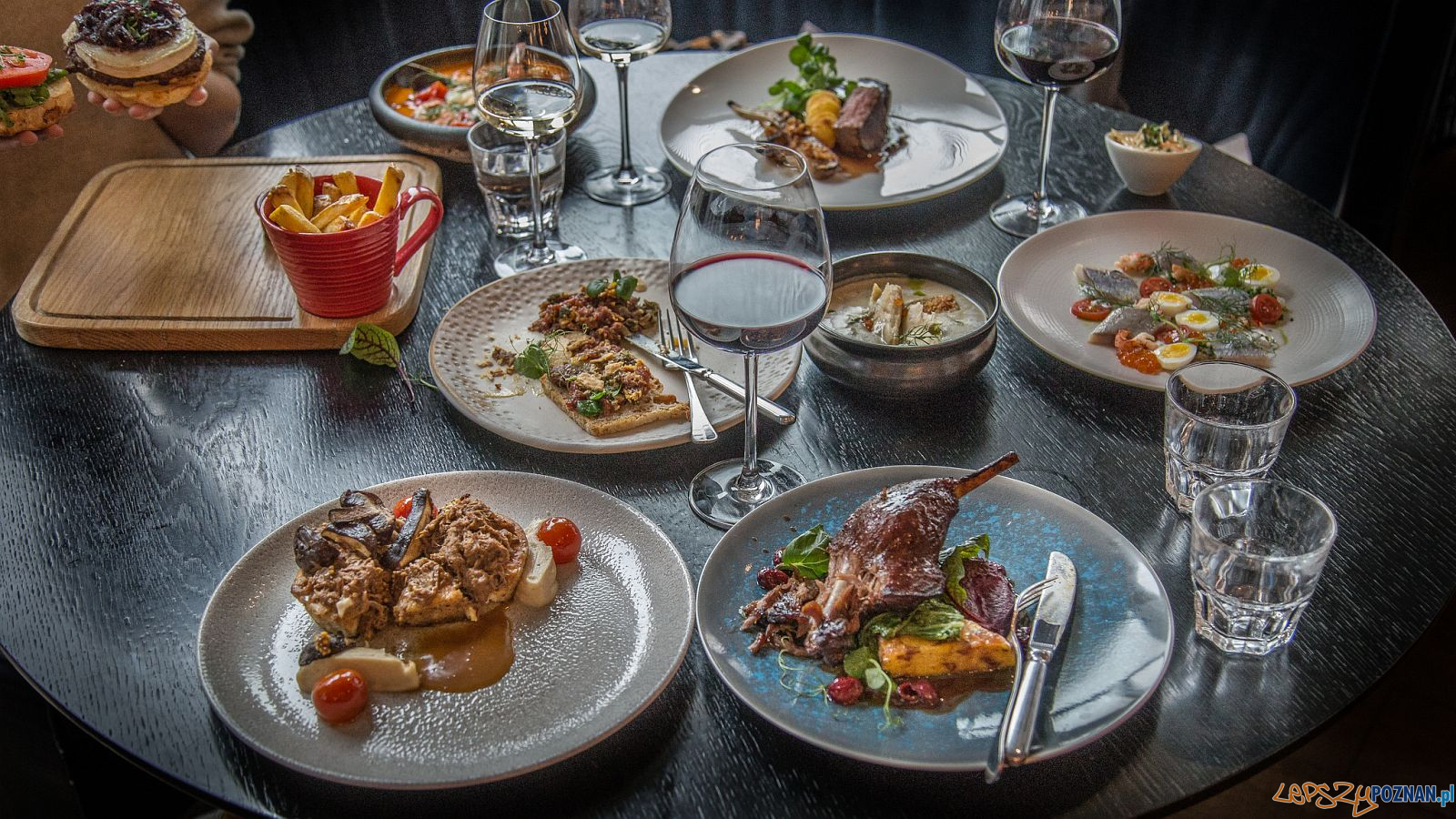 Restauracja Nifty no 20_Puro Hotel Foto: Jakub Pindych / PLOT Restauracja Nifty no 20_Puro Hotel Foto: Jakub Pindych / PLOT