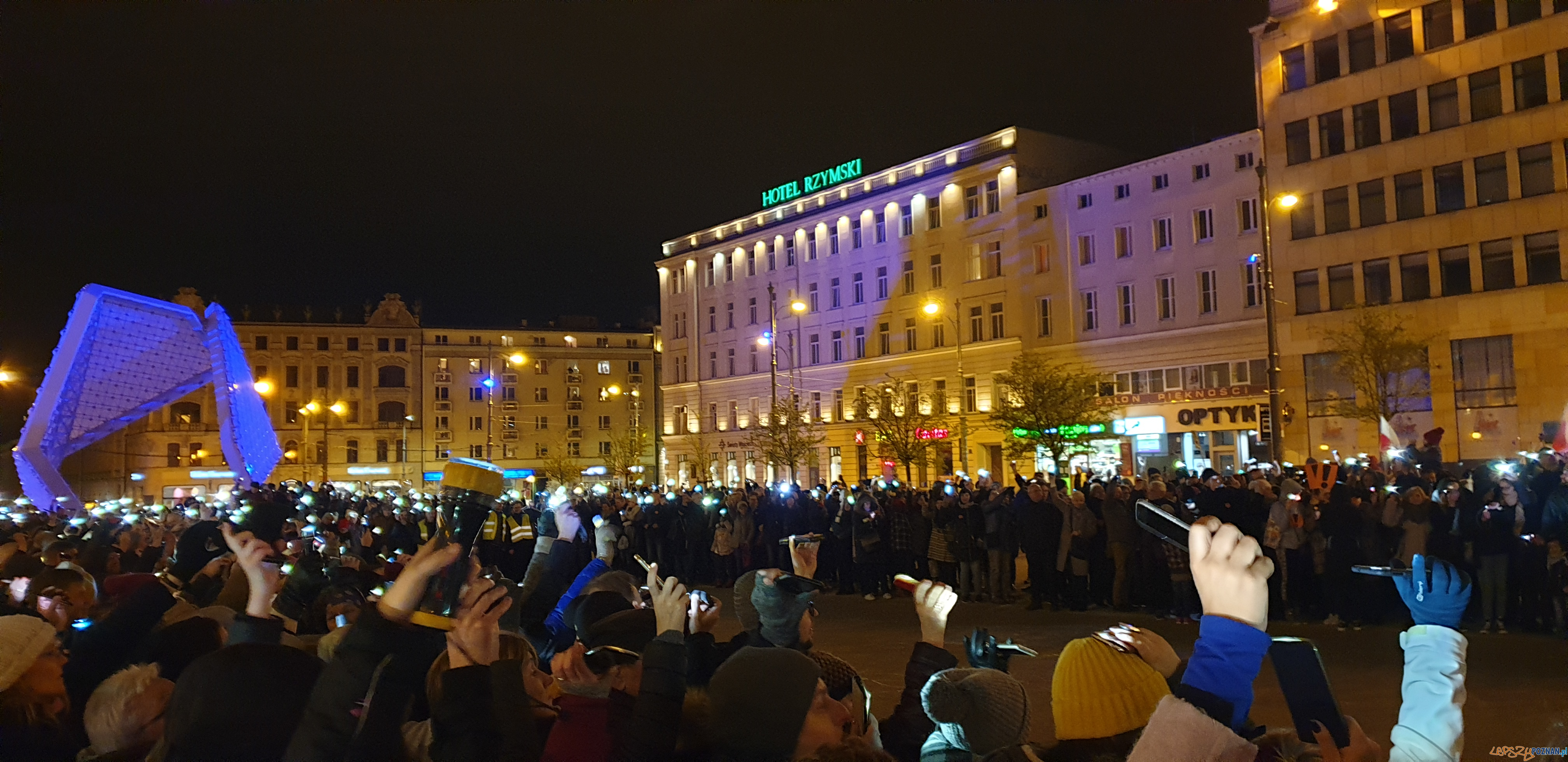 Łańcuch Światła z Wykrzyknikiem Foto: lepszyPOZNAN / tab Łańcuch Światła z Wykrzyknikiem Foto: lepszyPOZNAN / tab