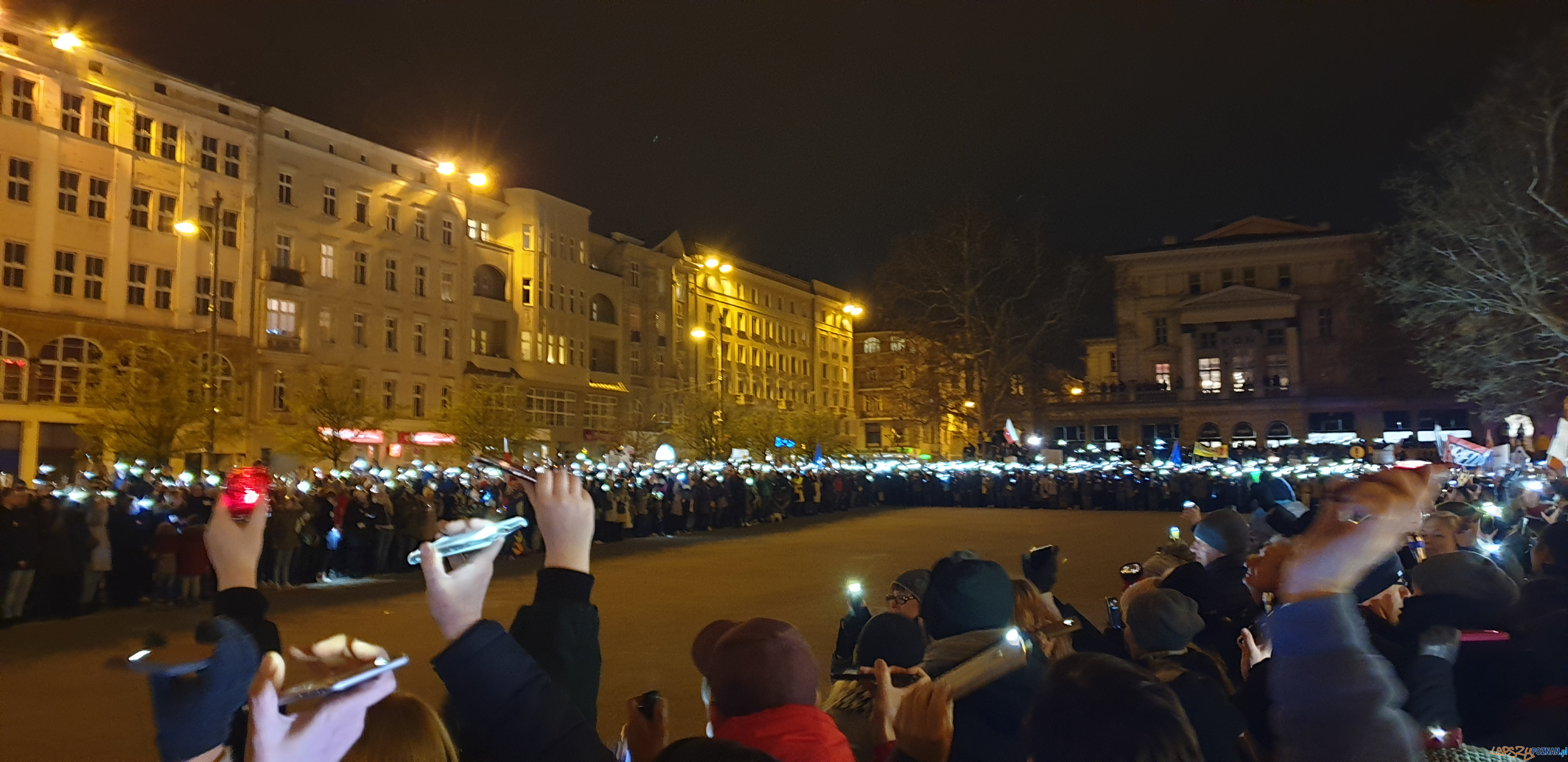 Łańcuch Światła z Wykrzyknikiem Foto: lepszyPOZNAN / tab Łańcuch Światła z Wykrzyknikiem Foto: lepszyPOZNAN / tab
