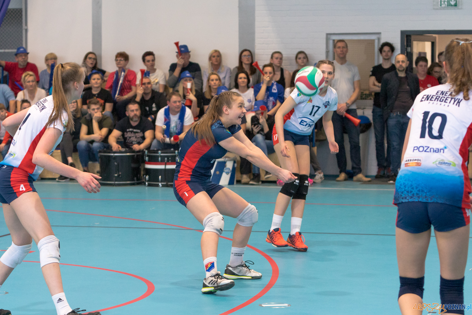 Półfinał Mistrzostw Polski w Piłce Siatkowej Kadetek Foto: lepszyPOZNAN.pl/Piotr Rychter Półfinał Mistrzostw Polski w Piłce Siatkowej Kadetek Foto: lepszyPOZNAN.pl/Piotr Rychter