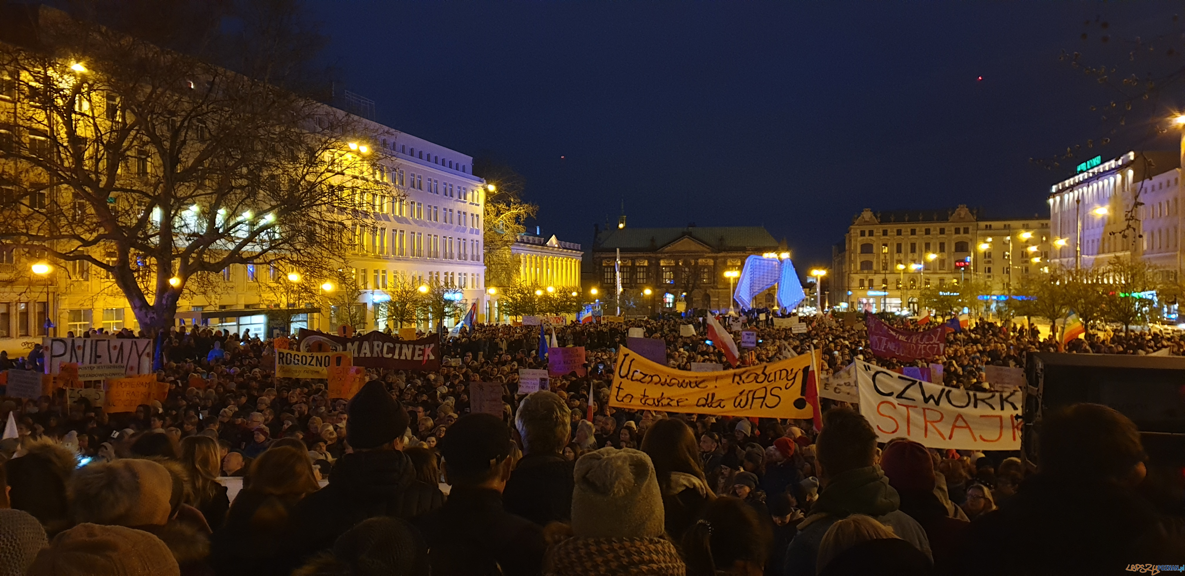 Łańcuch Światła z Wykrzyknikiem Foto: lepszyPOZNAN / tab Łańcuch Światła z Wykrzyknikiem Foto: lepszyPOZNAN / tab