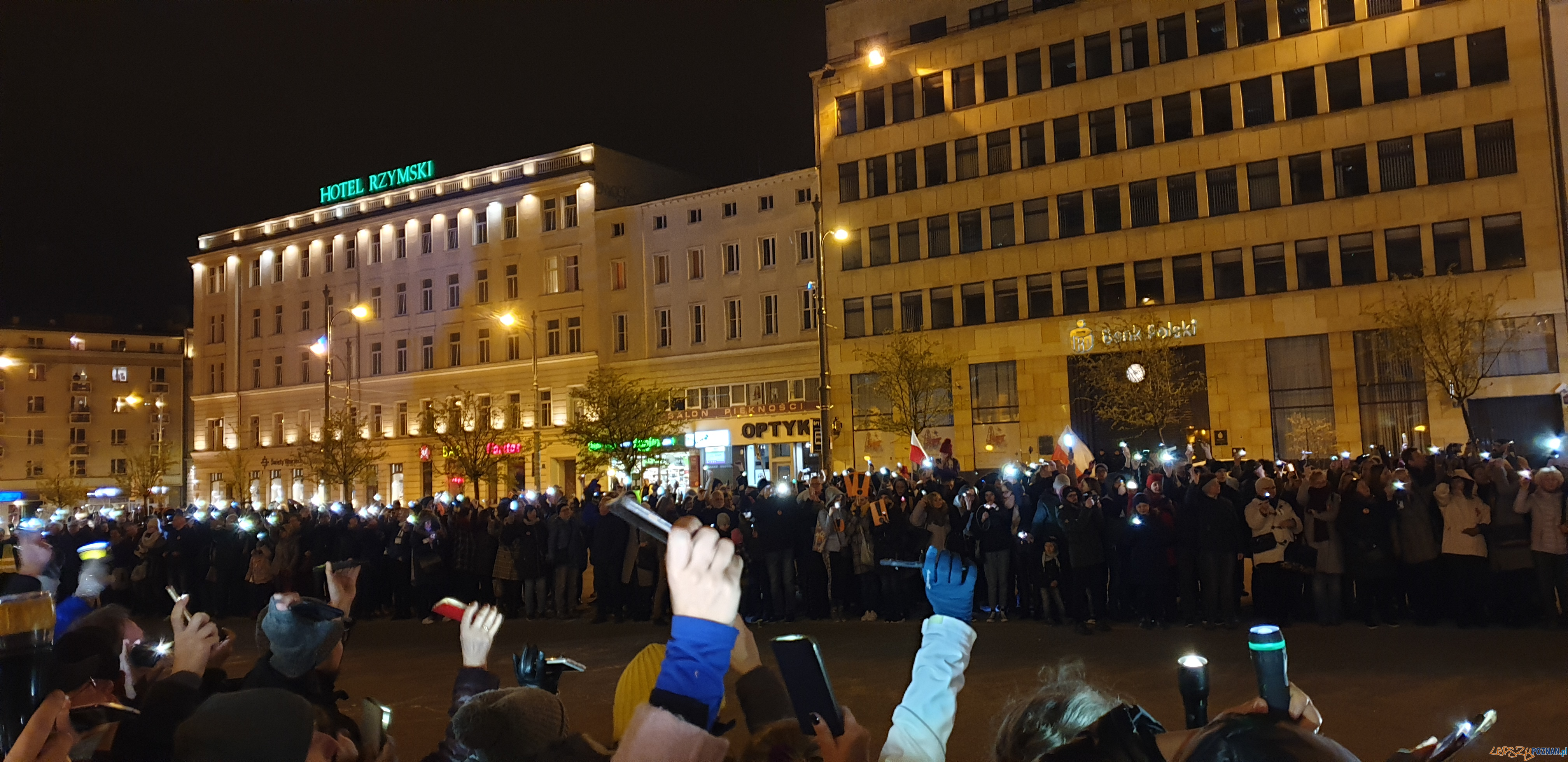 Łańcuch Światła z Wykrzyknikiem Foto: lepszyPOZNAN / tab Łańcuch Światła z Wykrzyknikiem Foto: lepszyPOZNAN / tab