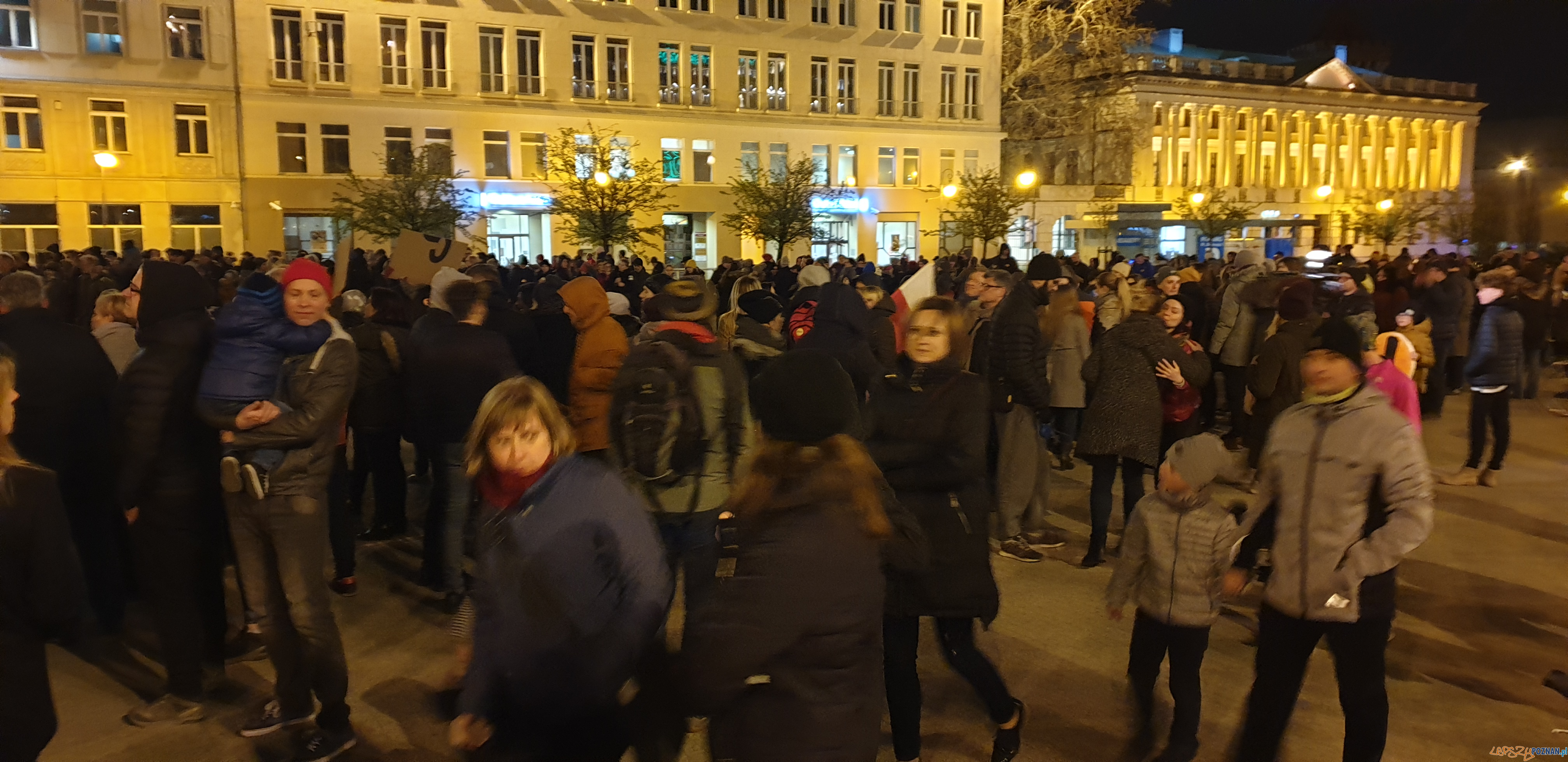 Łańcuch Światła z Wykrzyknikiem Foto: lepszyPOZNAN / tab Łańcuch Światła z Wykrzyknikiem Foto: lepszyPOZNAN / tab