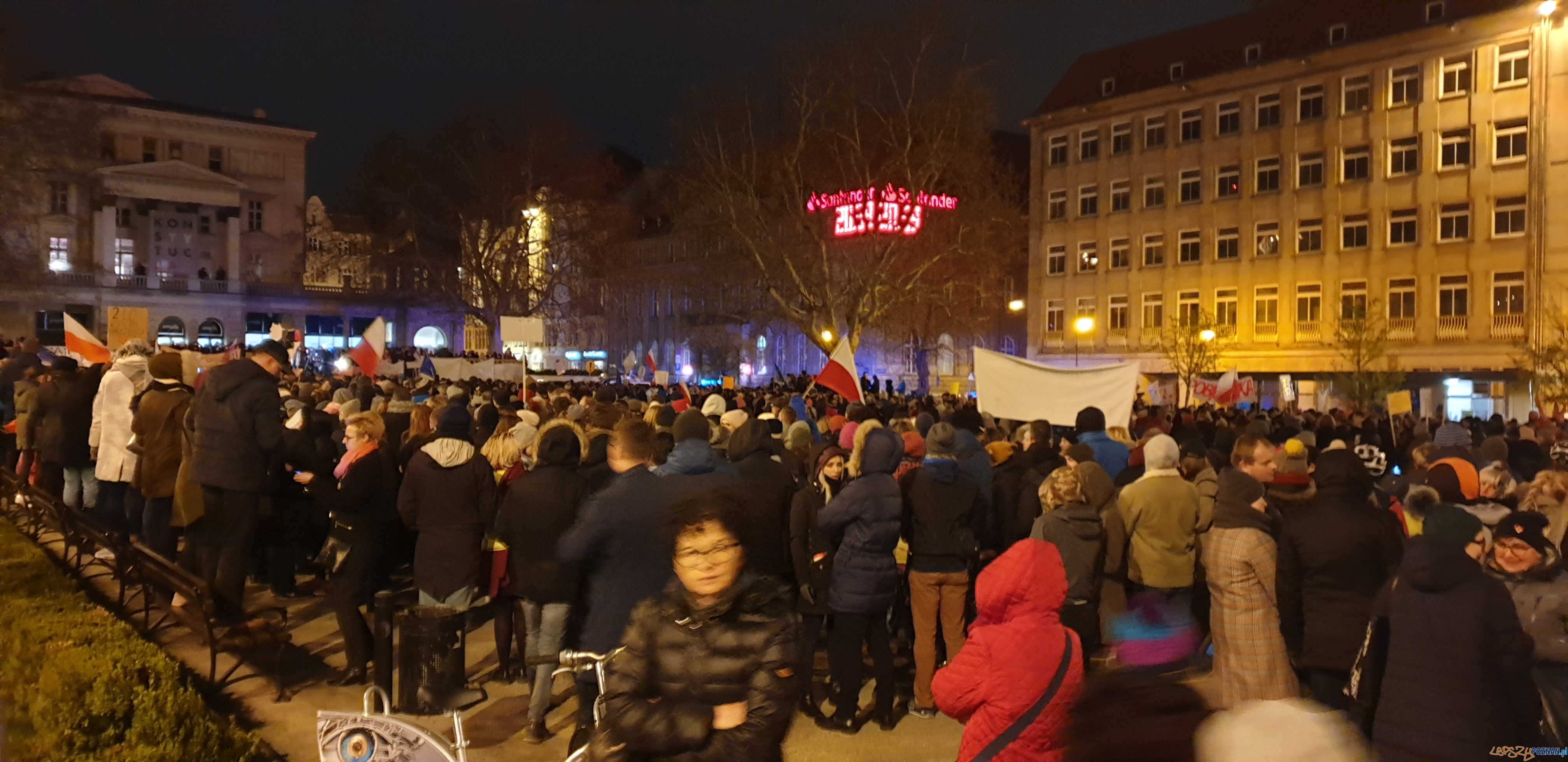 Łańcuch Światła z Wykrzyknikiem Foto: lepszyPOZNAN / tab Łańcuch Światła z Wykrzyknikiem Foto: lepszyPOZNAN / tab