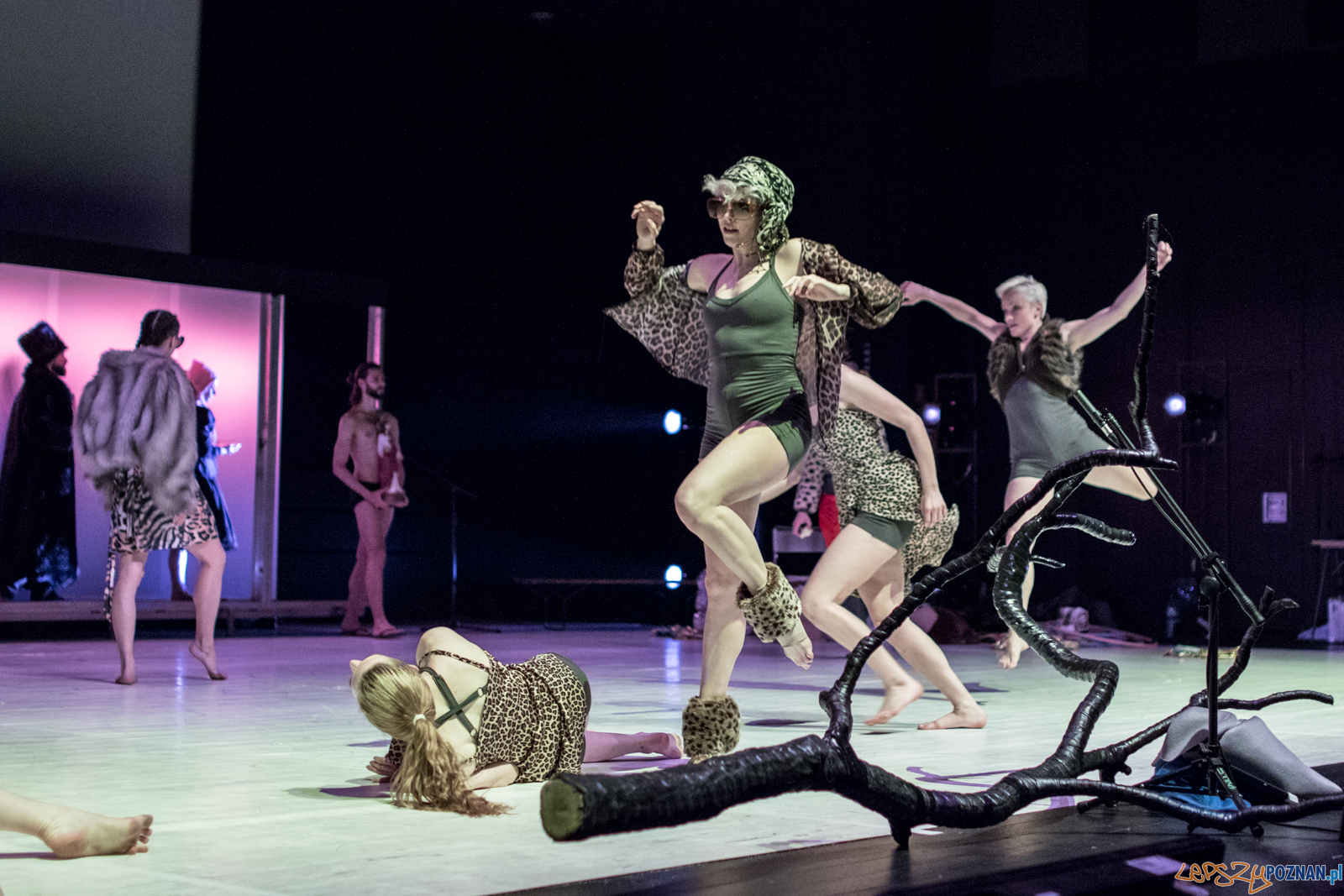 Polski Teatr Tańca - Obiecana Ziemia Obiecana Foto: Ewelina Jaskowiak Polski Teatr Tańca - Obiecana Ziemia Obiecana Foto: Ewelina Jaskowiak