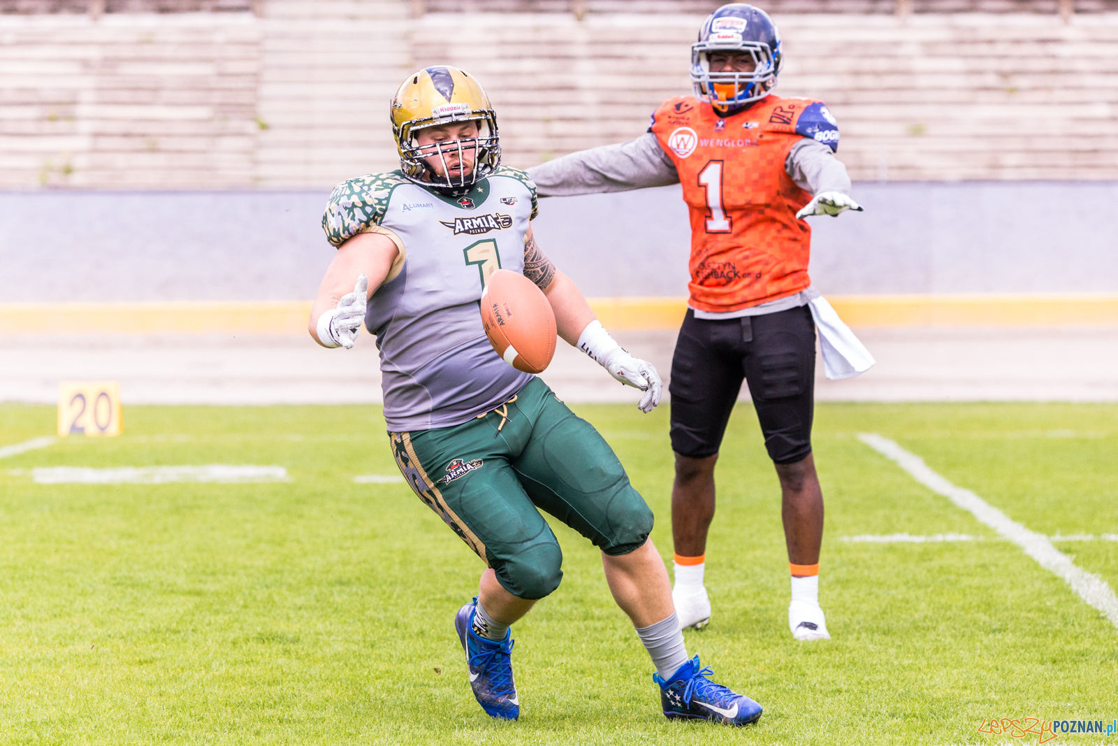 Futbol amerykański: Armia Poznań - Olsztyn Lakers 45:21 - Pozn Foto: LepszyPOZNAN.pl / Paweł Rychter Futbol amerykański: Armia Poznań - Olsztyn Lakers 45:21 - Pozn Foto: LepszyPOZNAN.pl / Paweł Rychter