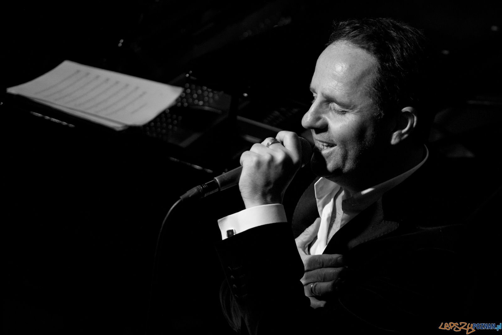 Chris Schittulli śpiewa Aznavoura Foto: lepszyPOZNAN.pl / Ewelina Jaśkowiak Chris Schittulli śpiewa Aznavoura Foto: lepszyPOZNAN.pl / Ewelina Jaśkowiak
