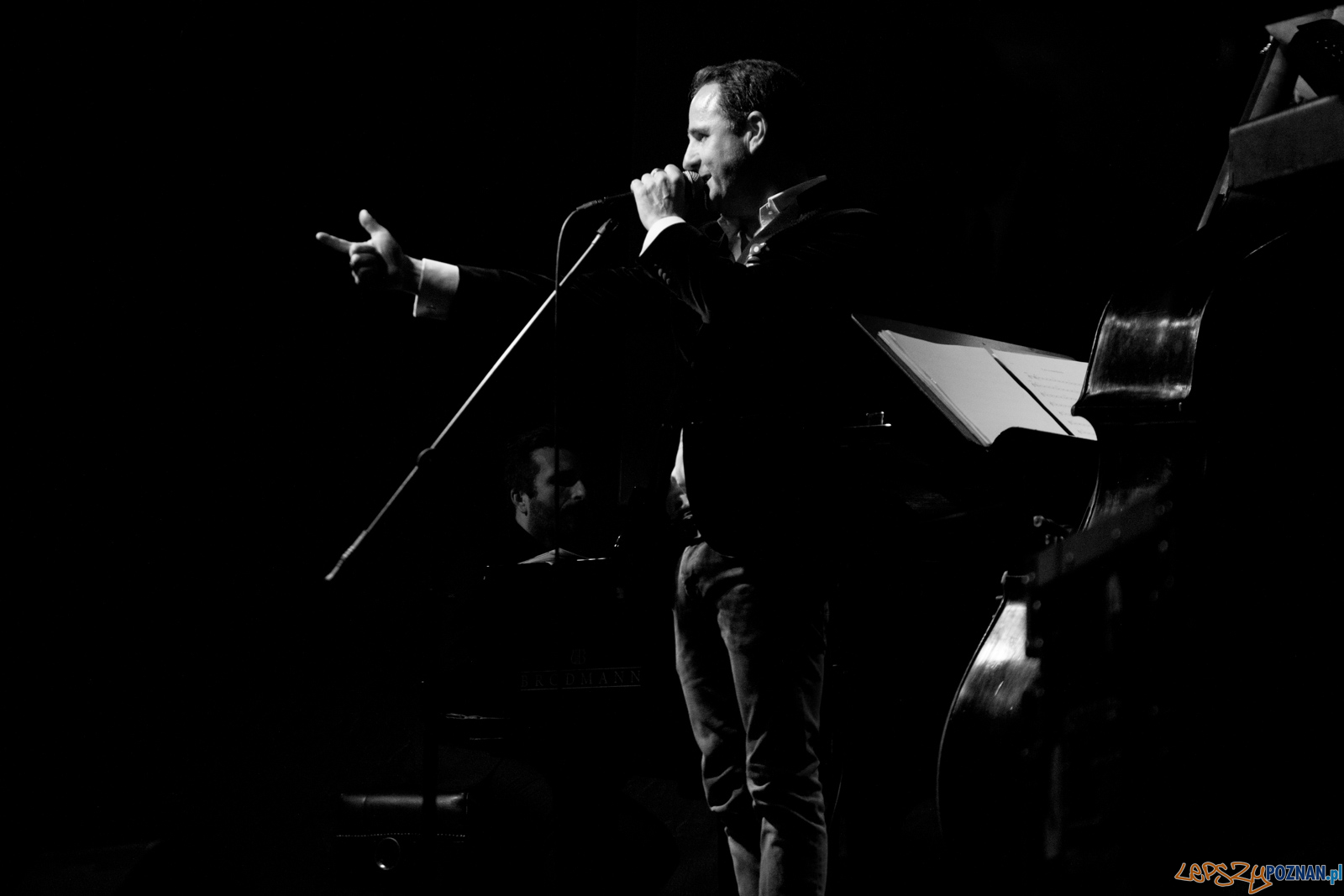 Chris Schittulli śpiewa Aznavoura Foto: lepszyPOZNAN.pl / Ewelina Jaśkowiak Chris Schittulli śpiewa Aznavoura Foto: lepszyPOZNAN.pl / Ewelina Jaśkowiak