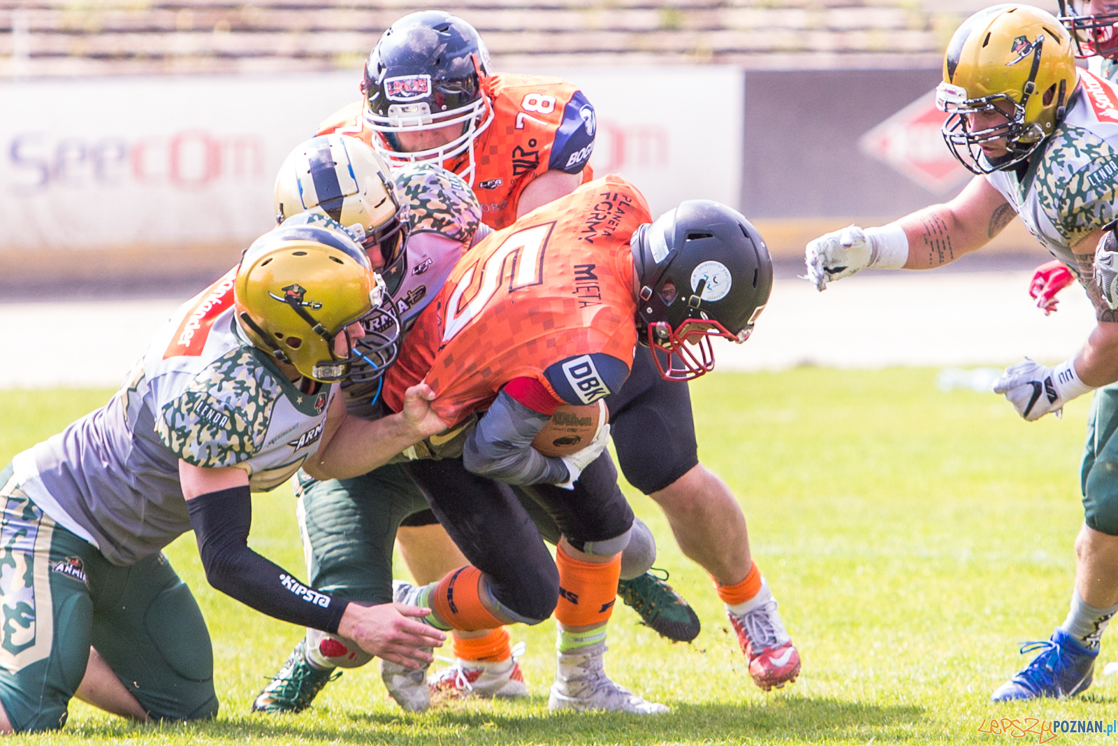 Futbol amerykański: Armia Poznań - Olsztyn Lakers 45:21 - Pozn Foto: LepszyPOZNAN.pl / Paweł Rychter Futbol amerykański: Armia Poznań - Olsztyn Lakers 45:21 - Pozn Foto: LepszyPOZNAN.pl / Paweł Rychter