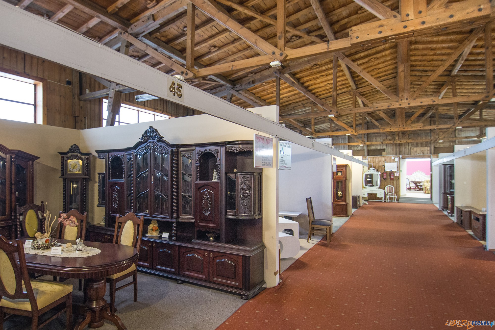 Wnйtrze Salonu Meblowego Stolarzy Swarzйdzkich (fot. Jakub Pindych PLOT) Foto: materiały prasowe PLOT Wnйtrze Salonu Meblowego Stolarzy Swarzйdzkich (fot. Jakub Pindych PLOT) Foto: materiały prasowe PLOT