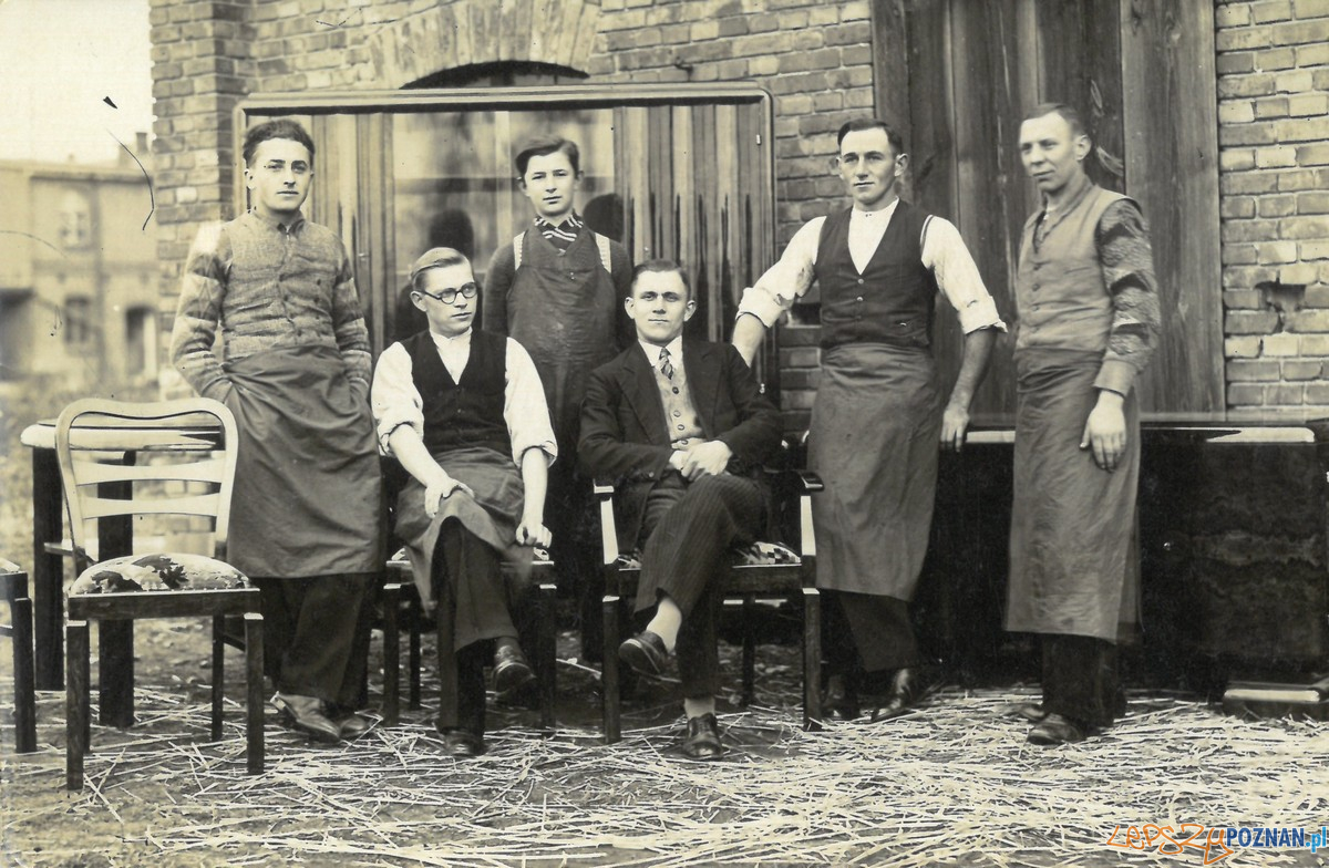 Bracia Nowaccy z pracownikami (1936 r.)(fot. Archiwum Swarzйdzkiego Centrum Historii i Sztuki) Foto: materiały prasowe PLOT Bracia Nowaccy z pracownikami (1936 r.)(fot. Archiwum Swarzйdzkiego Centrum Historii i Sztuki) Foto: materiały prasowe PLOT