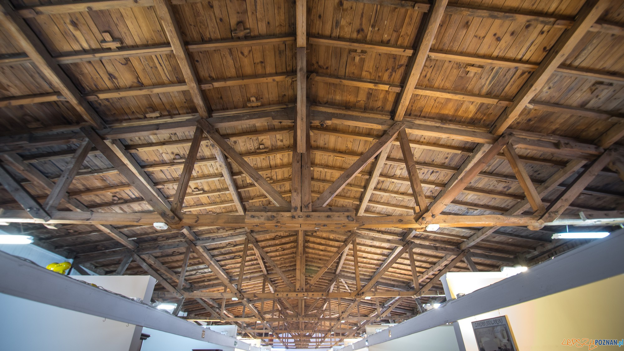 Oryginalna wiйлba dachowa historycznego budynku Pawilonu Meblowego (fot. Jakub Pindych PLOT) Foto: materiały prasowe PLOT Oryginalna wiйлba dachowa historycznego budynku Pawilonu Meblowego (fot. Jakub Pindych PLOT) Foto: materiały prasowe PLOT