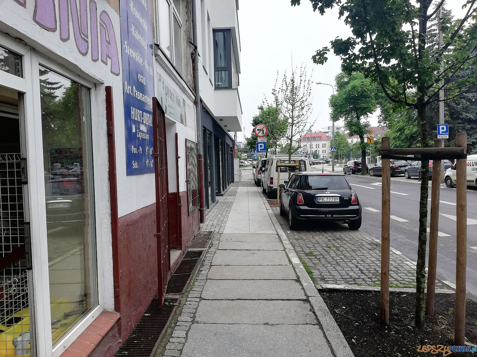 Sztukowany chodnik na Mostowej Foto: Tomasz Dworek Sztukowany chodnik na Mostowej Foto: Tomasz Dworek