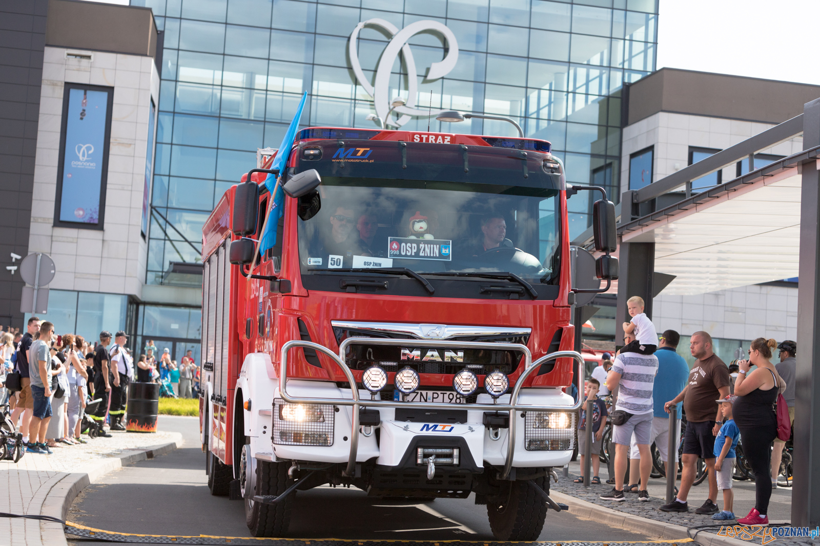 II Ogólnopolski Zlot Czerwonych Samochodów w Poznaniu Foto: lepszyPOZNAN.pl/Piotr Rychter II Ogólnopolski Zlot Czerwonych Samochodów w Poznaniu Foto: lepszyPOZNAN.pl/Piotr Rychter