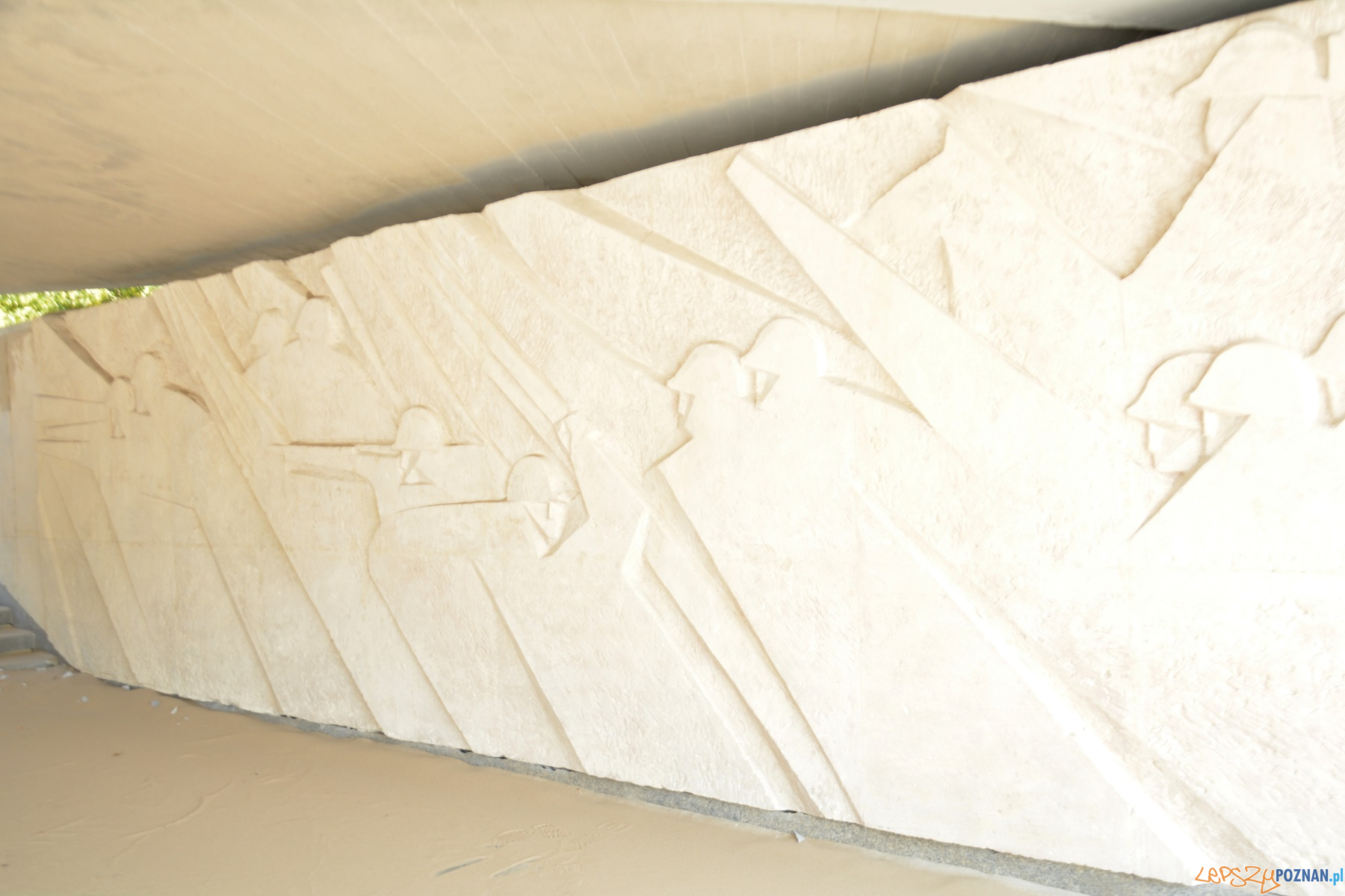 Czyszczenie pomnika Armii Poznań Foto: Czyszczenie pomnika Armii Poznań Foto: