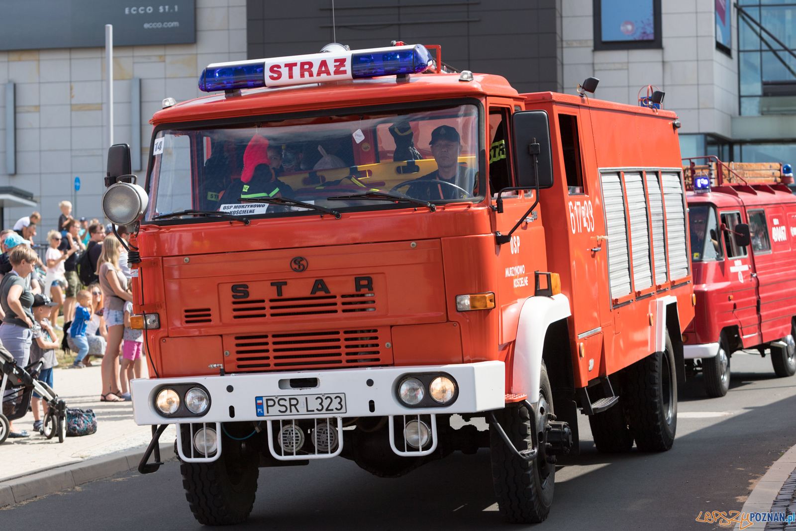 II Ogólnopolski Zlot Czerwonych Samochodów w Poznaniu Foto: lepszyPOZNAN.pl/Piotr Rychter II Ogólnopolski Zlot Czerwonych Samochodów w Poznaniu Foto: lepszyPOZNAN.pl/Piotr Rychter