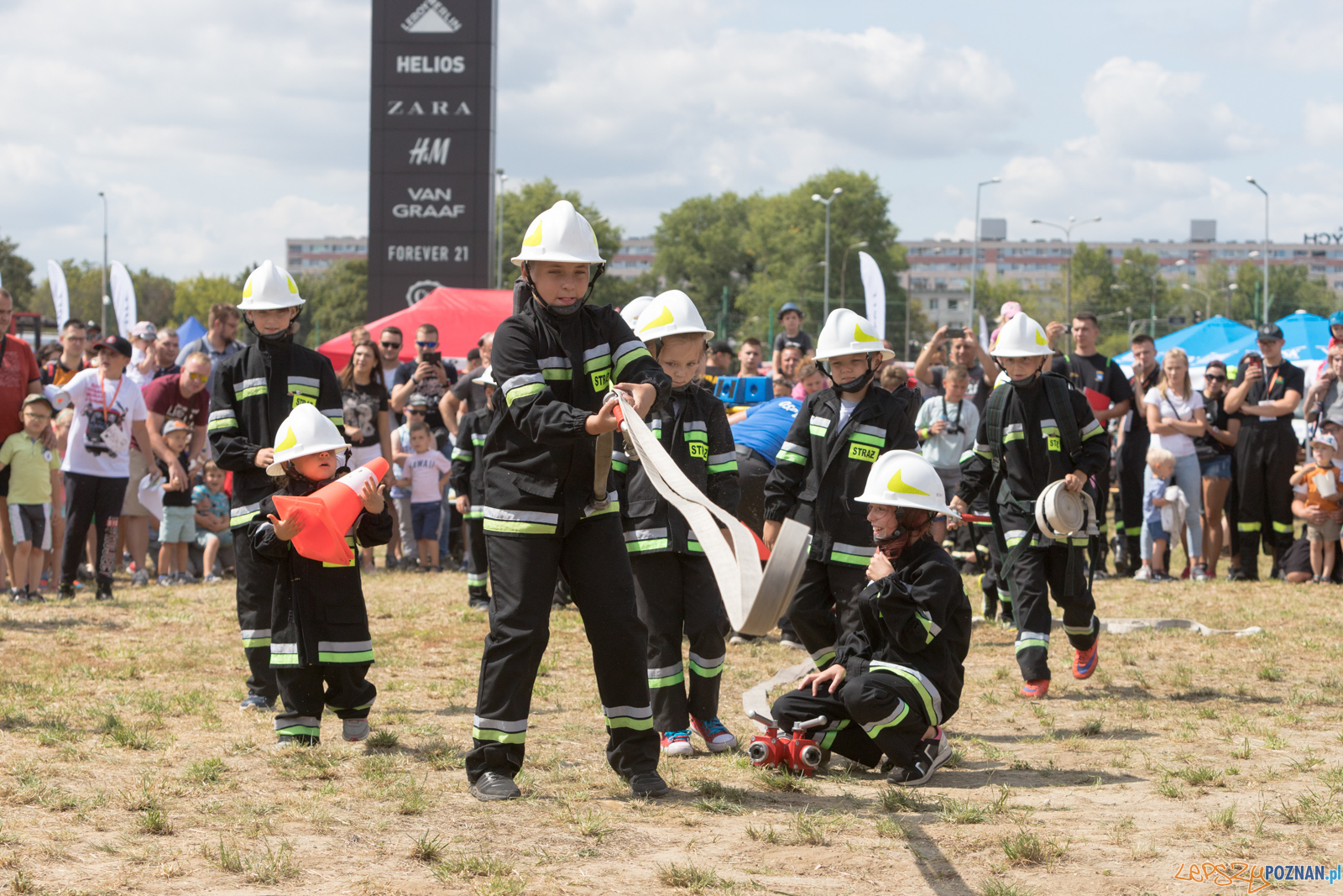 II Ogólnopolski Zlot Czerwonych Samochodów w Poznaniu Foto: lepszyPOZNAN.pl/Piotr Rychter II Ogólnopolski Zlot Czerwonych Samochodów w Poznaniu Foto: lepszyPOZNAN.pl/Piotr Rychter