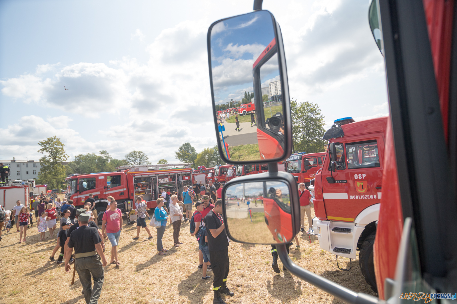 II Ogólnopolski Zlot Czerwonych Samochodów w Poznaniu Foto: lepszyPOZNAN.pl/Piotr Rychter II Ogólnopolski Zlot Czerwonych Samochodów w Poznaniu Foto: lepszyPOZNAN.pl/Piotr Rychter