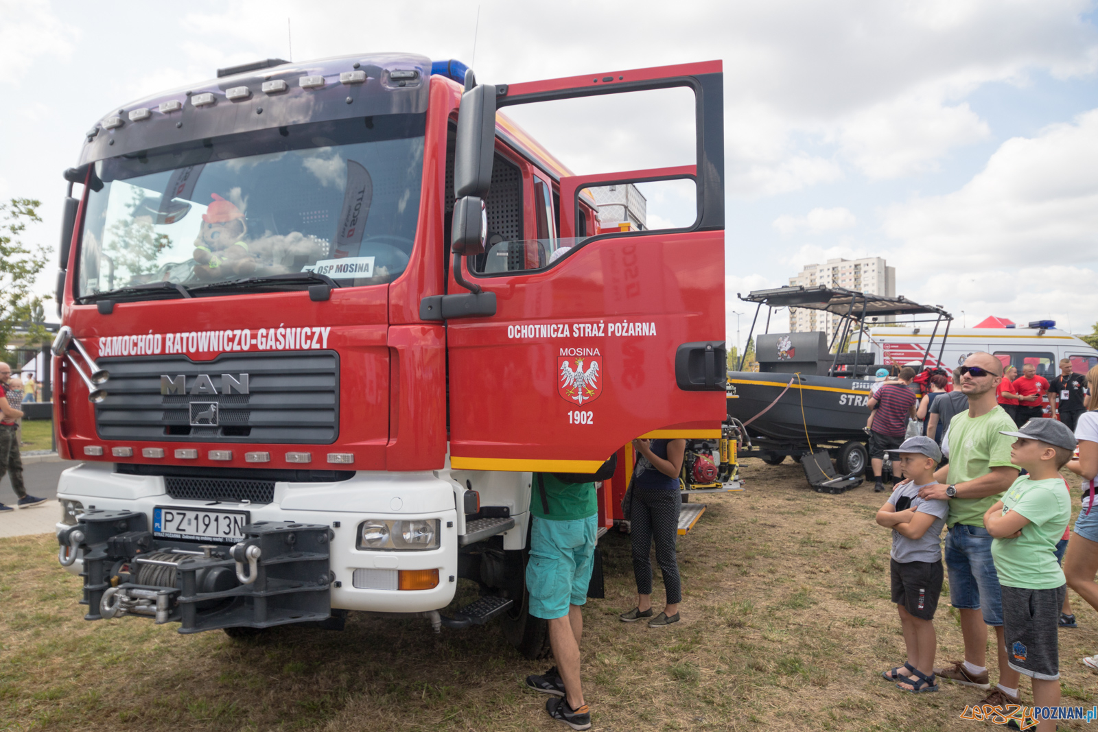 II Ogólnopolski Zlot Czerwonych Samochodów w Poznaniu Foto: lepszyPOZNAN.pl/Piotr Rychter II Ogólnopolski Zlot Czerwonych Samochodów w Poznaniu Foto: lepszyPOZNAN.pl/Piotr Rychter