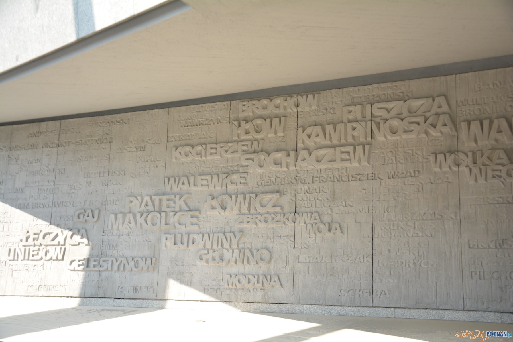 Czyszczenie pomnika Armii Poznań Foto: Czyszczenie pomnika Armii Poznań Foto: