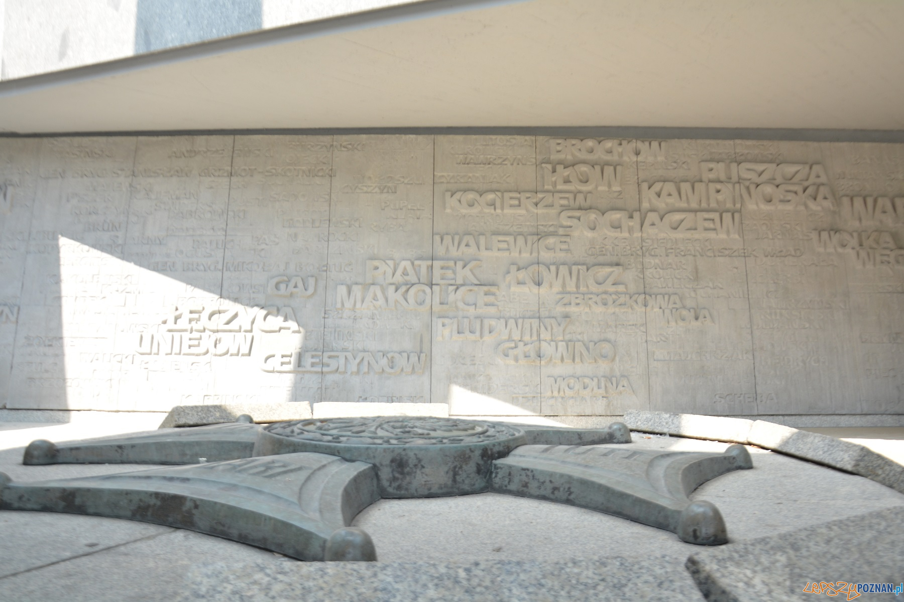 Czyszczenie pomnika Armii Poznań Foto: Czyszczenie pomnika Armii Poznań Foto: