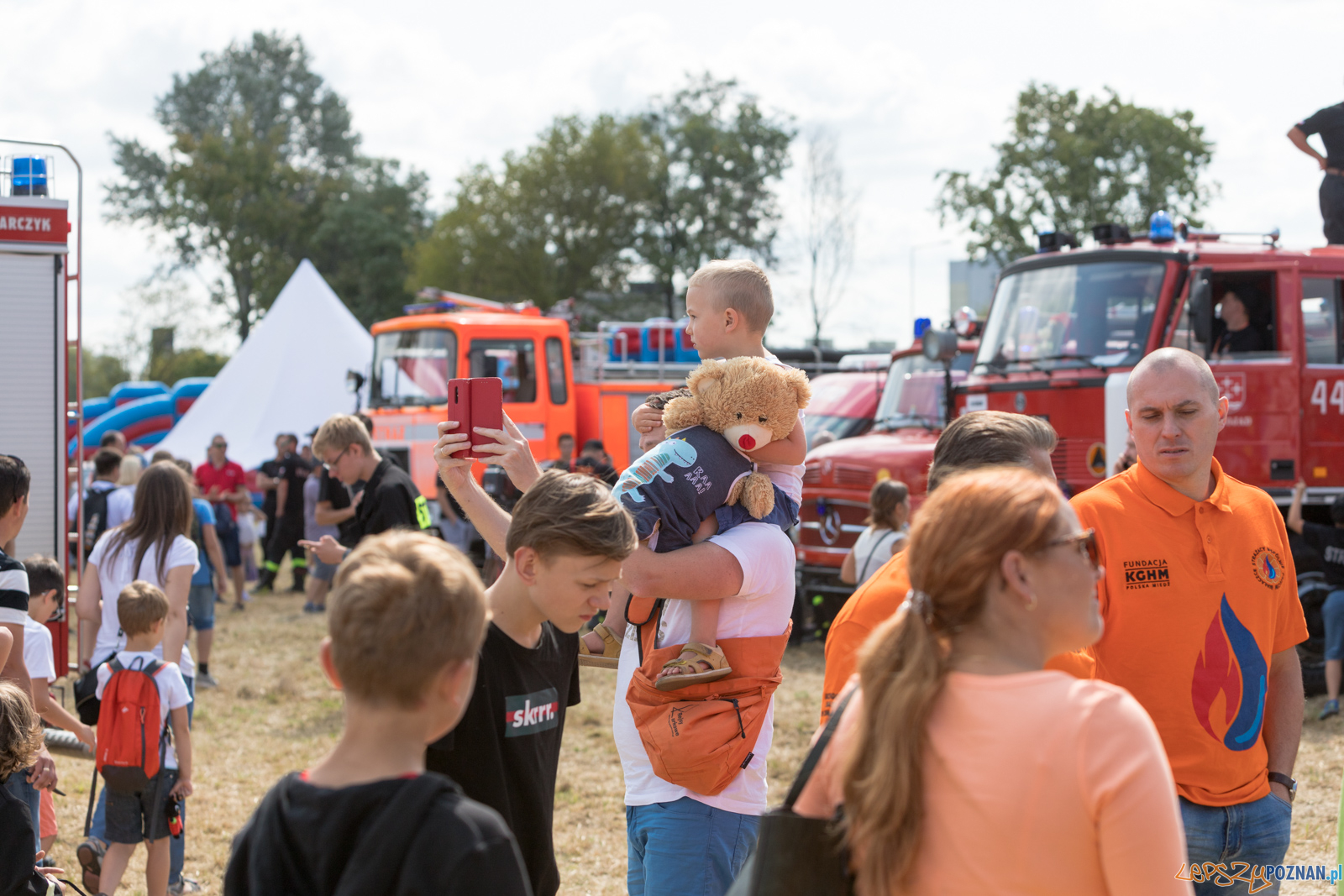 II Ogólnopolski Zlot Czerwonych Samochodów w Poznaniu Foto: lepszyPOZNAN.pl/Piotr Rychter II Ogólnopolski Zlot Czerwonych Samochodów w Poznaniu Foto: lepszyPOZNAN.pl/Piotr Rychter