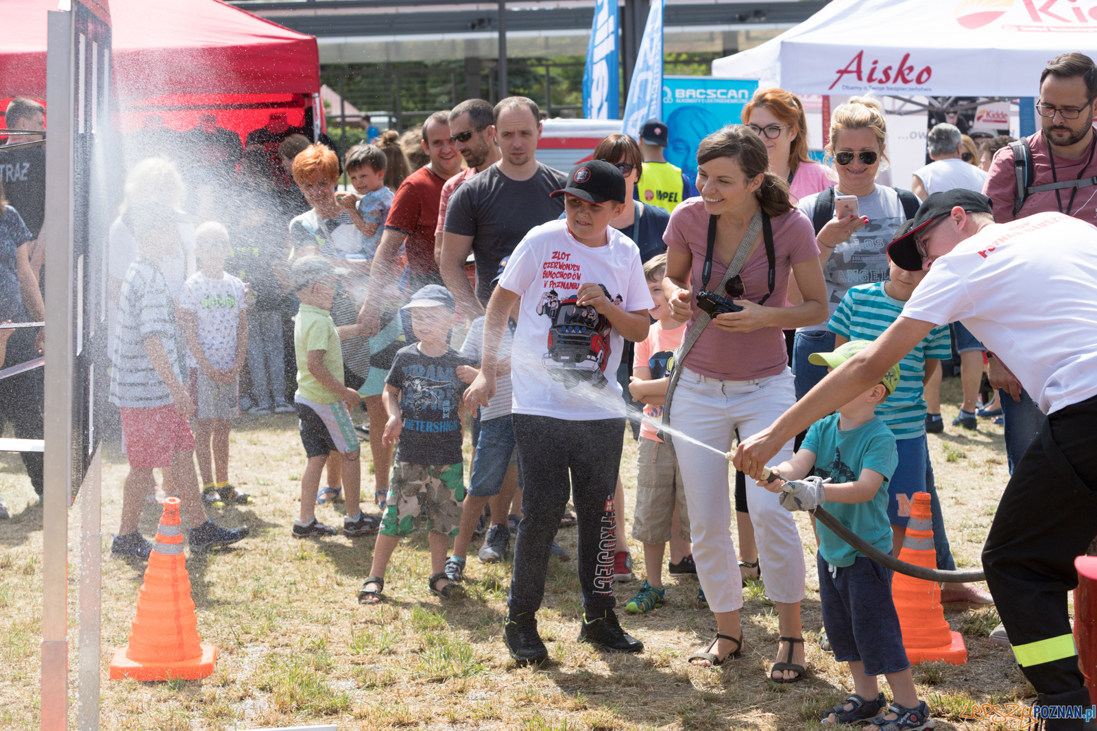 II Ogólnopolski Zlot Czerwonych Samochodów w Poznaniu Foto: lepszyPOZNAN.pl/Piotr Rychter II Ogólnopolski Zlot Czerwonych Samochodów w Poznaniu Foto: lepszyPOZNAN.pl/Piotr Rychter