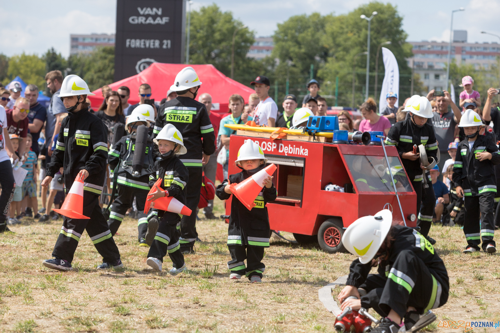 II Ogólnopolski Zlot Czerwonych Samochodów w Poznaniu Foto: lepszyPOZNAN.pl/Piotr Rychter II Ogólnopolski Zlot Czerwonych Samochodów w Poznaniu Foto: lepszyPOZNAN.pl/Piotr Rychter