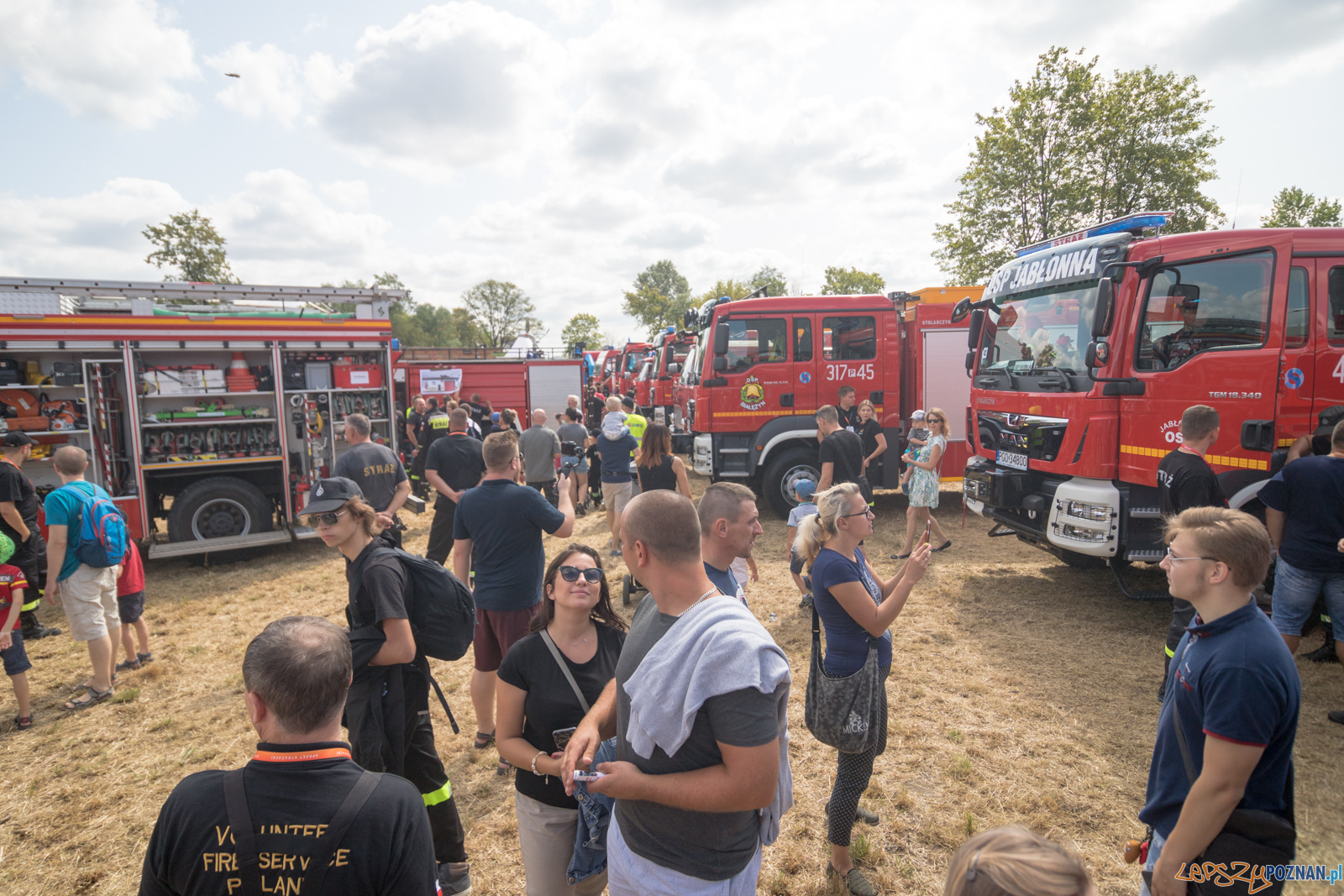 II Ogólnopolski Zlot Czerwonych Samochodów w Poznaniu Foto: lepszyPOZNAN.pl/Piotr Rychter II Ogólnopolski Zlot Czerwonych Samochodów w Poznaniu Foto: lepszyPOZNAN.pl/Piotr Rychter