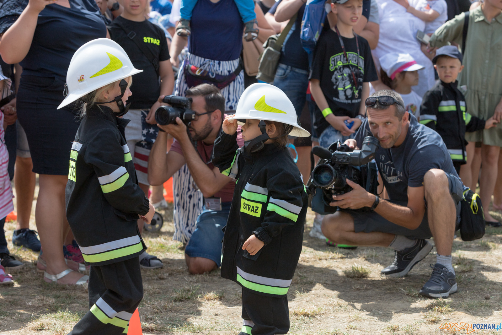 II Ogólnopolski Zlot Czerwonych Samochodów w Poznaniu Foto: lepszyPOZNAN.pl/Piotr Rychter II Ogólnopolski Zlot Czerwonych Samochodów w Poznaniu Foto: lepszyPOZNAN.pl/Piotr Rychter