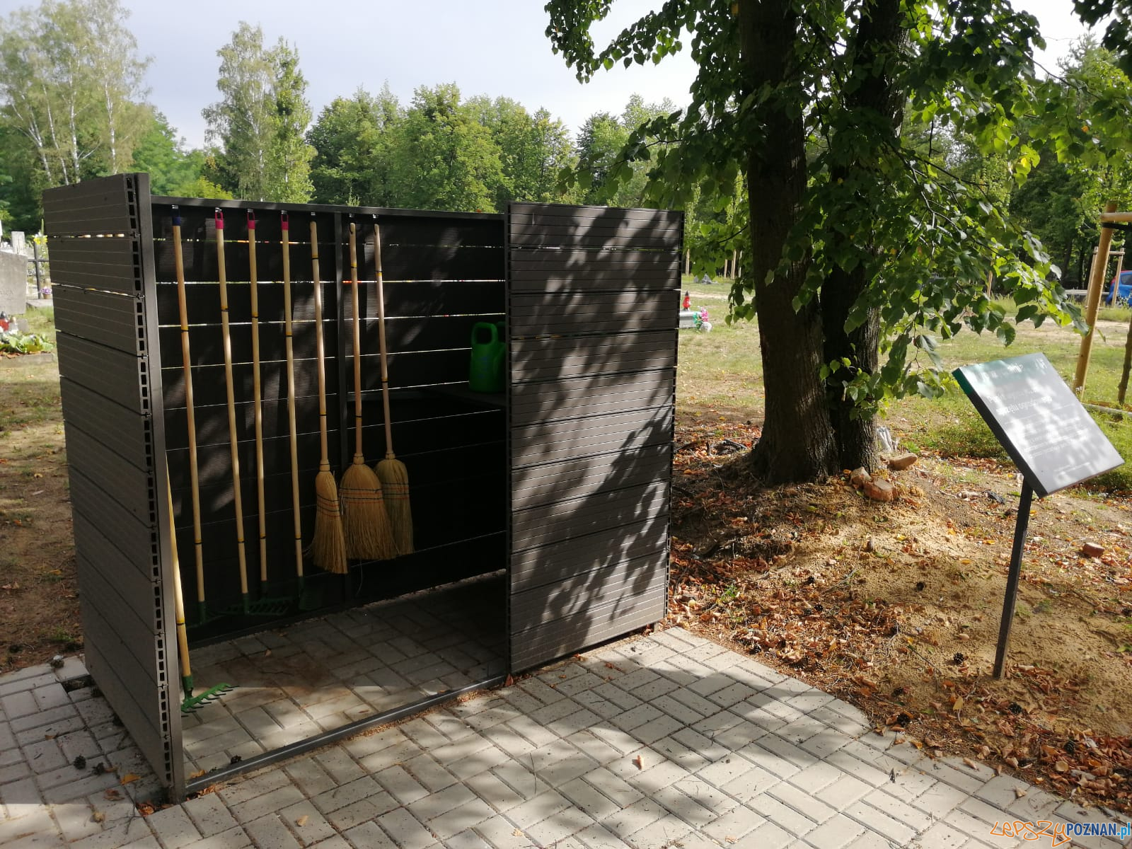Wypożyczalnie sprzętu ogrodowego na cmentarzach Foto: materiały prasowe / UMP Wypożyczalnie sprzętu ogrodowego na cmentarzach Foto: materiały prasowe / UMP