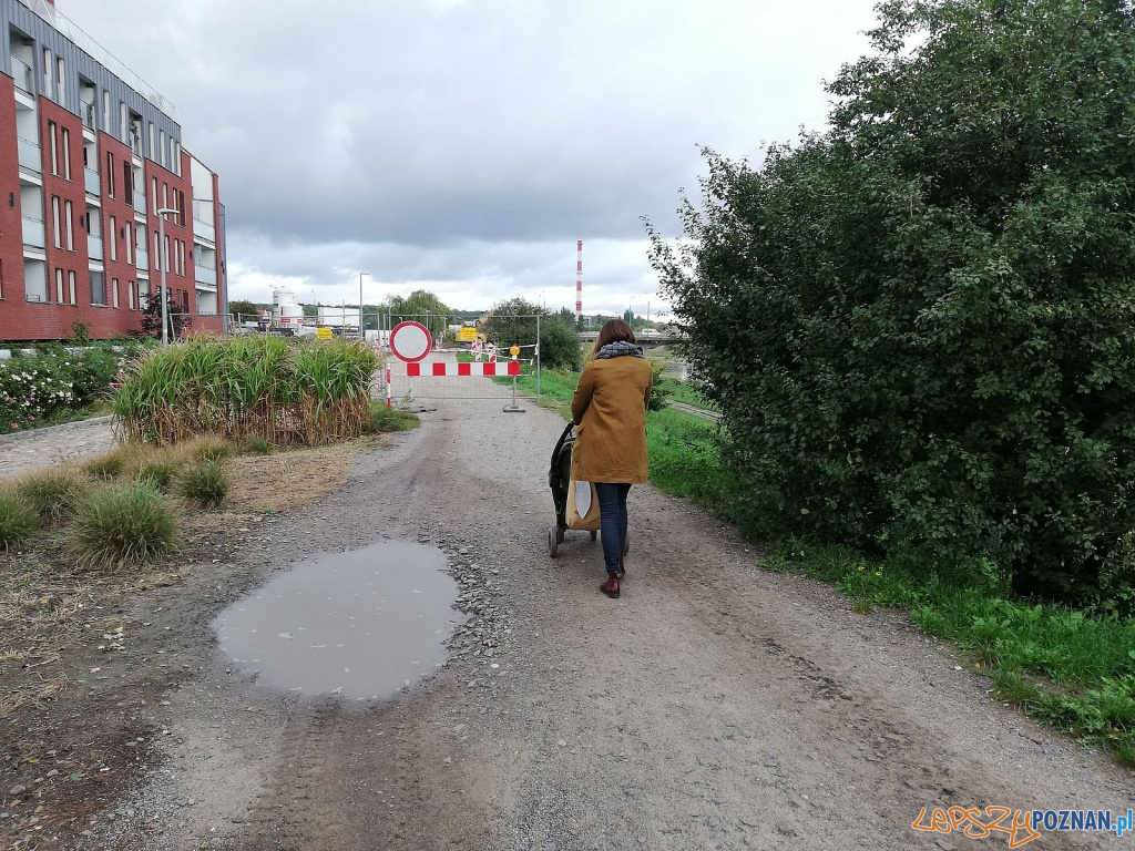 Problemy z przejściem pod Mostem Chrobrego Foto: Problemy z przejściem pod Mostem Chrobrego Foto: