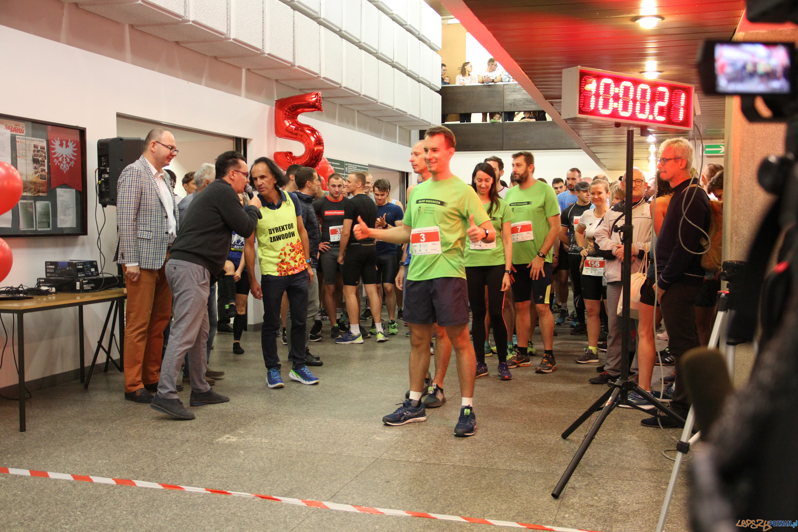 v bieg po schodach collegium altum Foto: Uniwersytet Ekonomiczny w Poznaniu v bieg po schodach collegium altum Foto: Uniwersytet Ekonomiczny w Poznaniu
