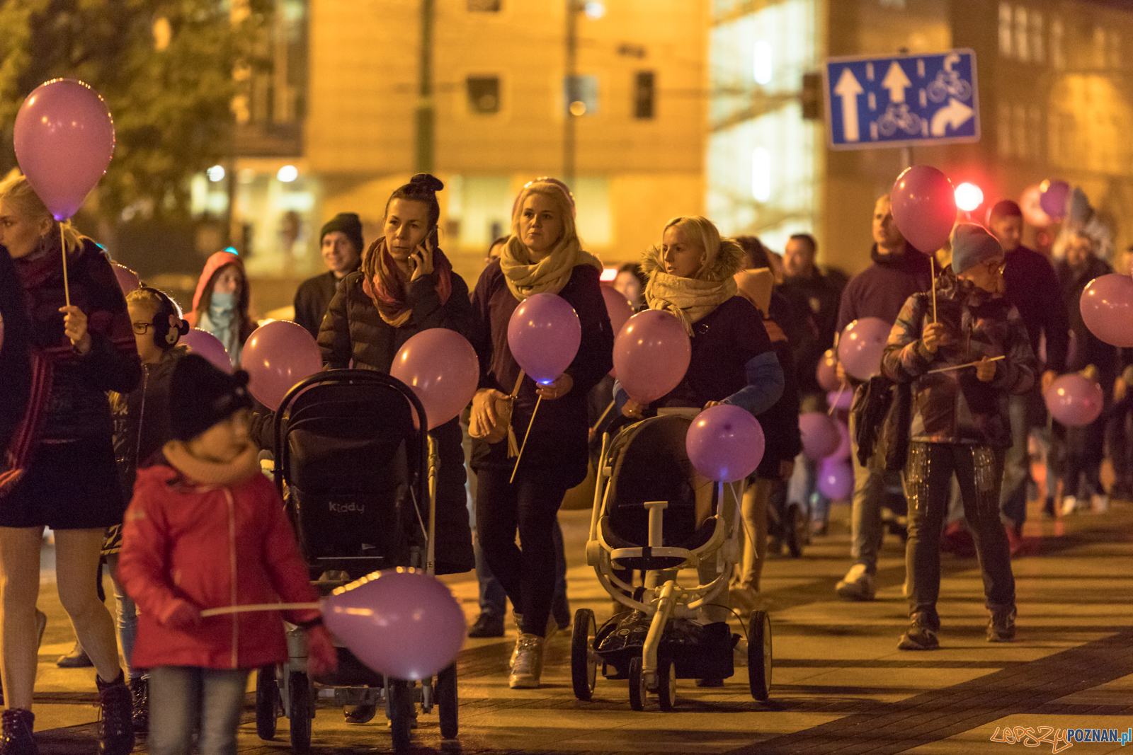 Spacer dla Wcześniaka - fioletowe światełko do nieba Foto: lepszyPOZNAN.pl/Piotr Rychter Spacer dla Wcześniaka - fioletowe światełko do nieba Foto: lepszyPOZNAN.pl/Piotr Rychter