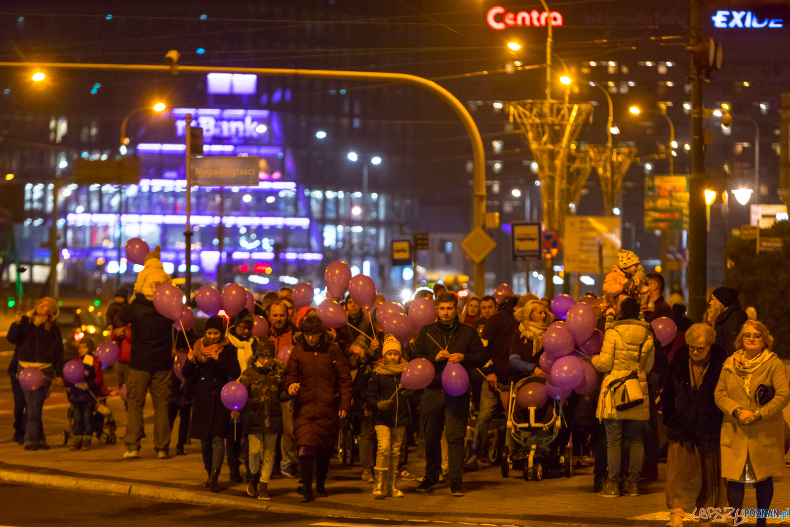 Spacer dla Wcześniaka - fioletowe światełko do nieba Foto: lepszyPOZNAN.pl/Piotr Rychter Spacer dla Wcześniaka - fioletowe światełko do nieba Foto: lepszyPOZNAN.pl/Piotr Rychter